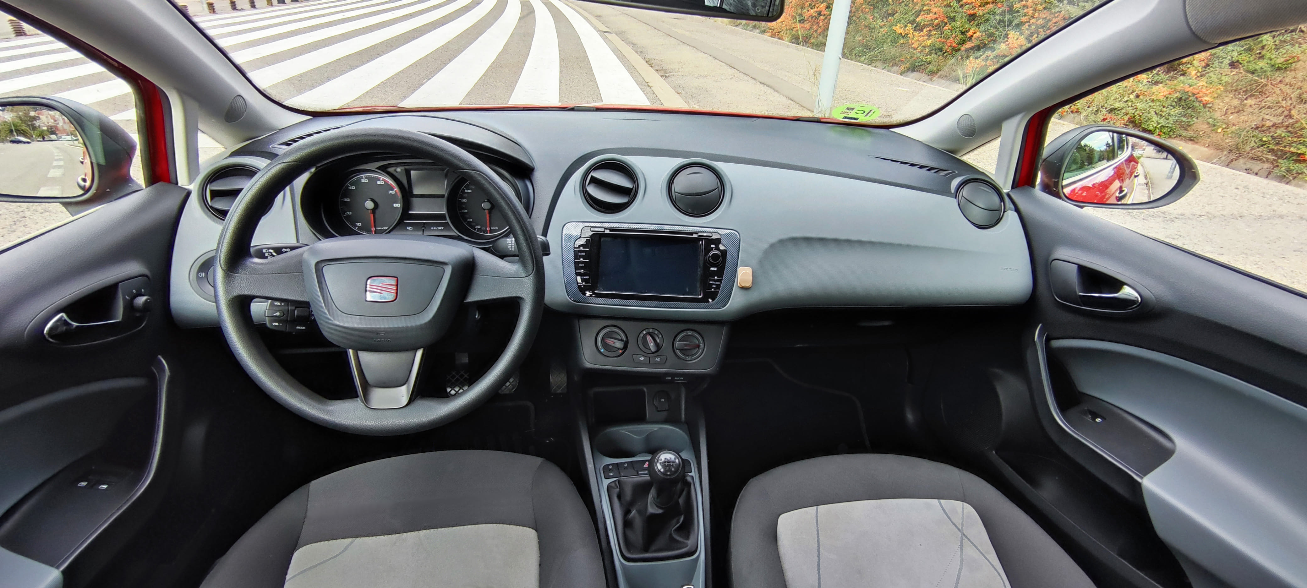 Seat Ibiza Red Passion TSI met Bluetooth audio
