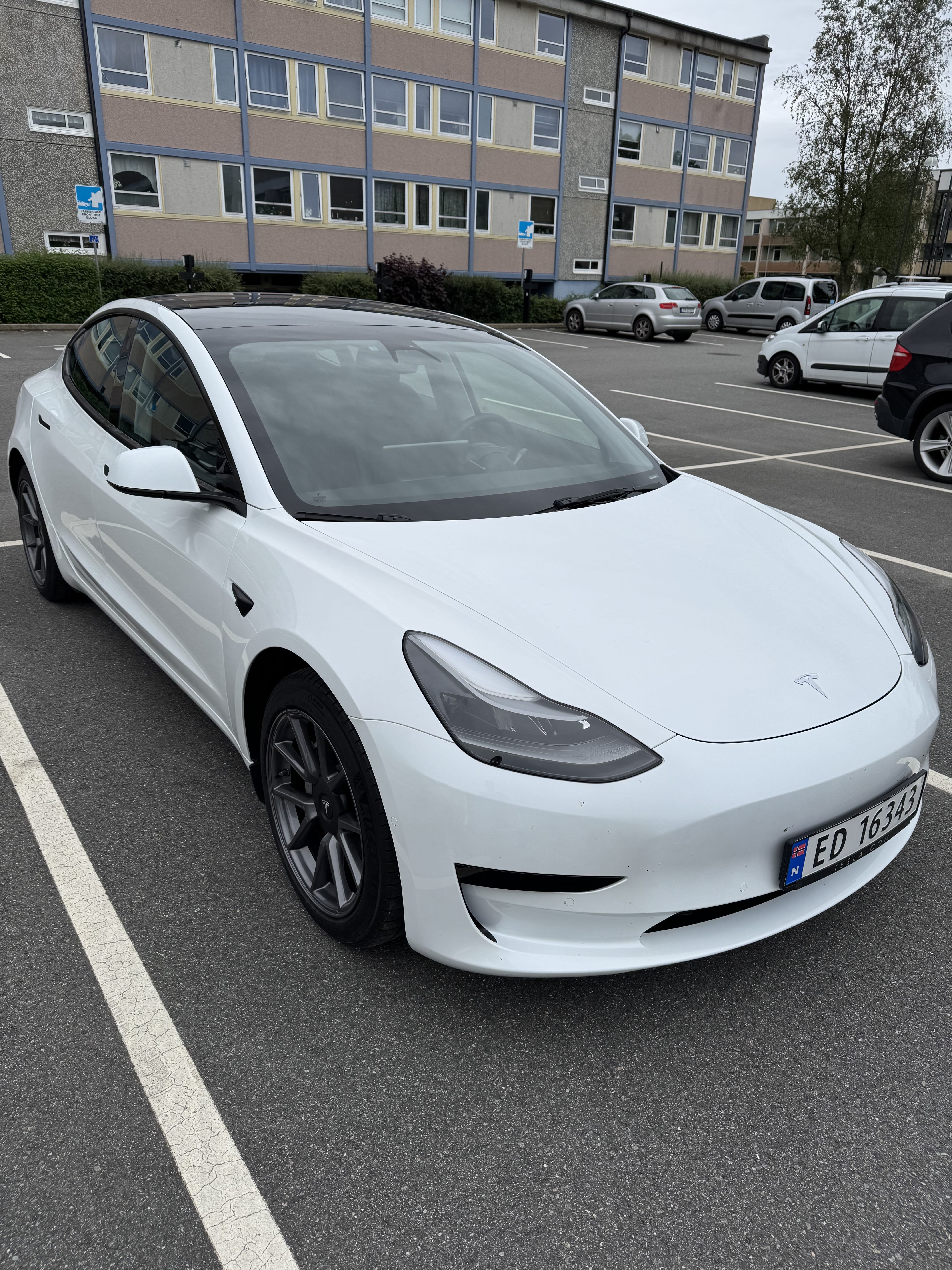 Tesla Model 3 Standard Range Plus med Apple CarPlay