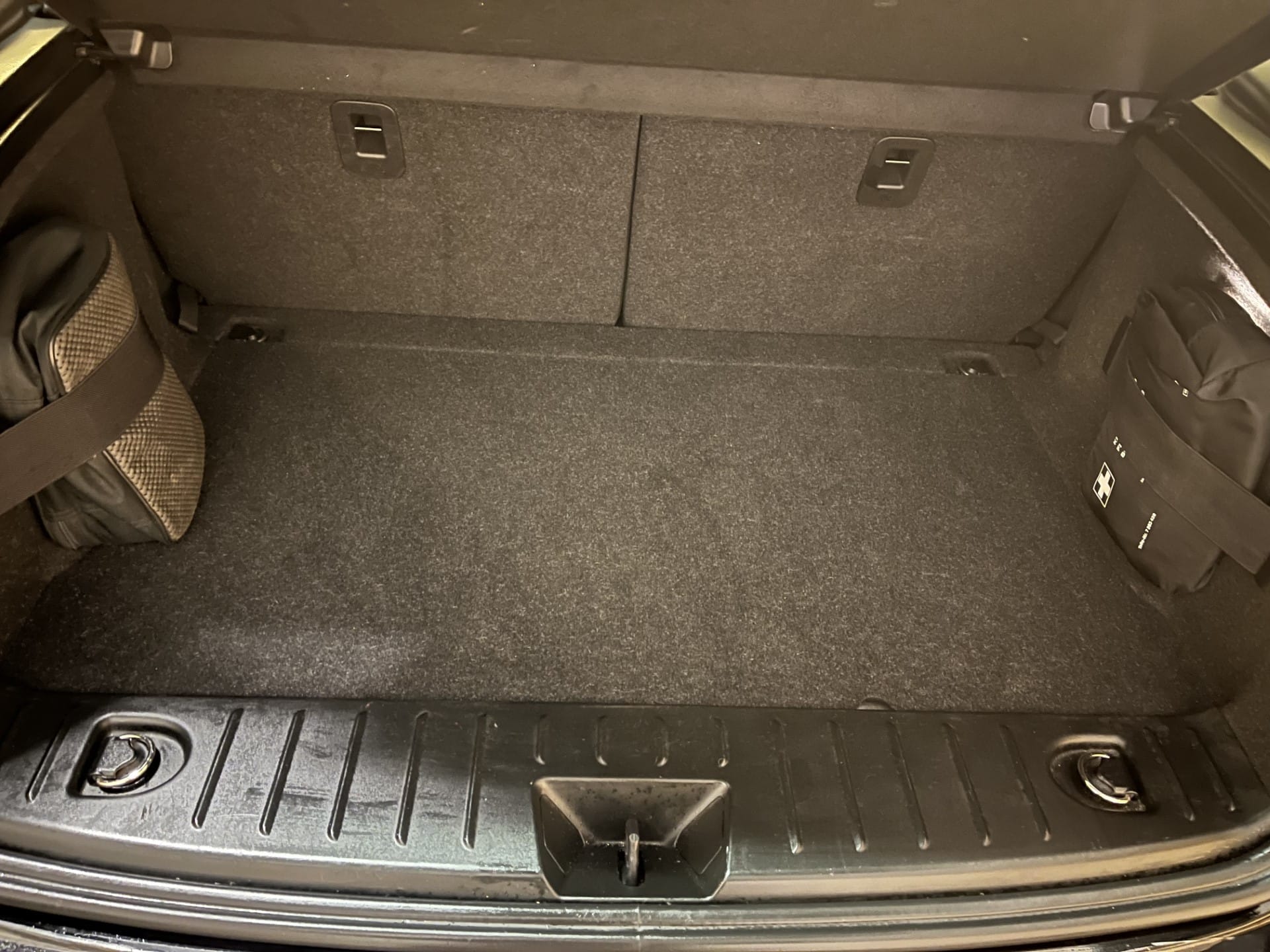 BMW i3 Fully Charged, 94 AH, NEDC 300 KM med Bluetooth audio