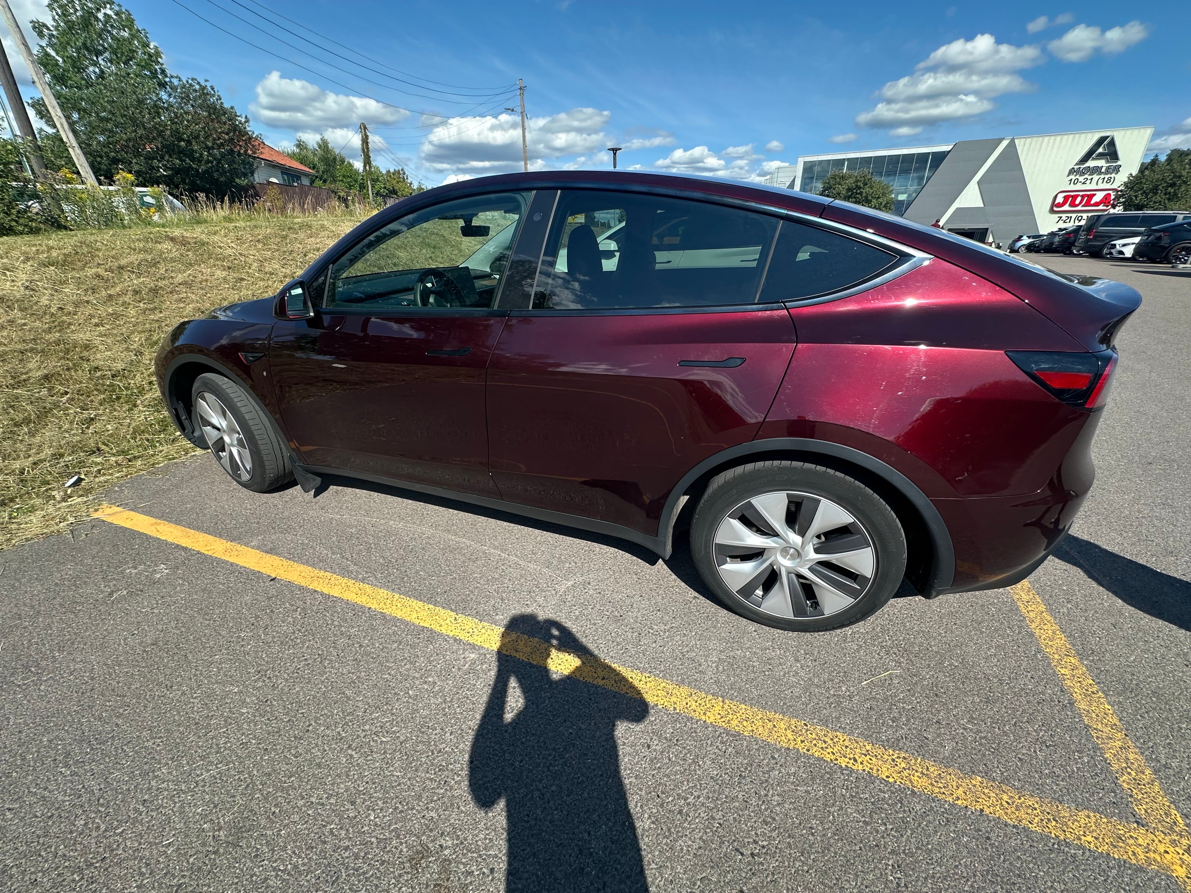 Tesla Model Y Standard Range med Dashcam