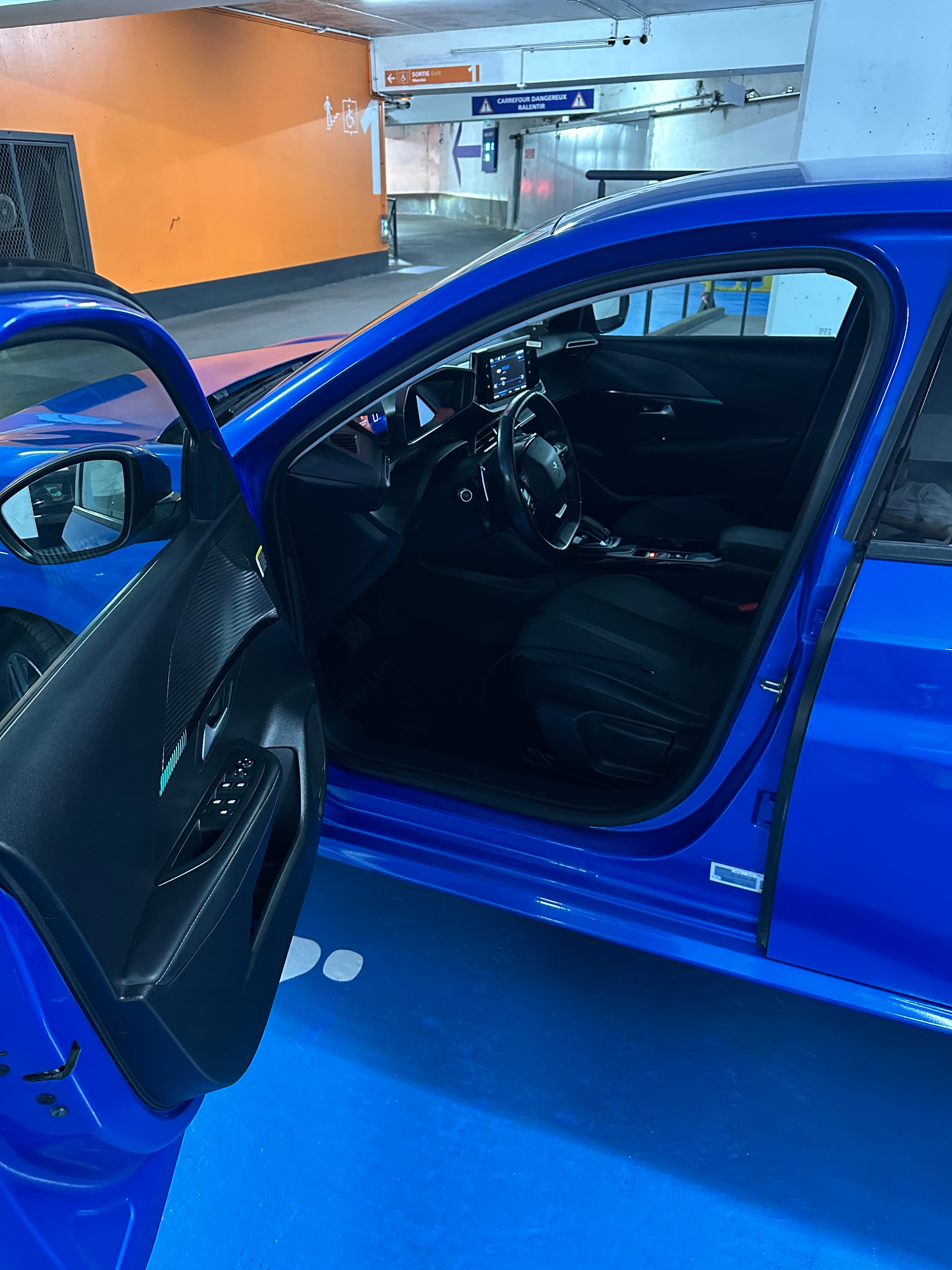 Peugeot 208 avec Apple CarPlay
