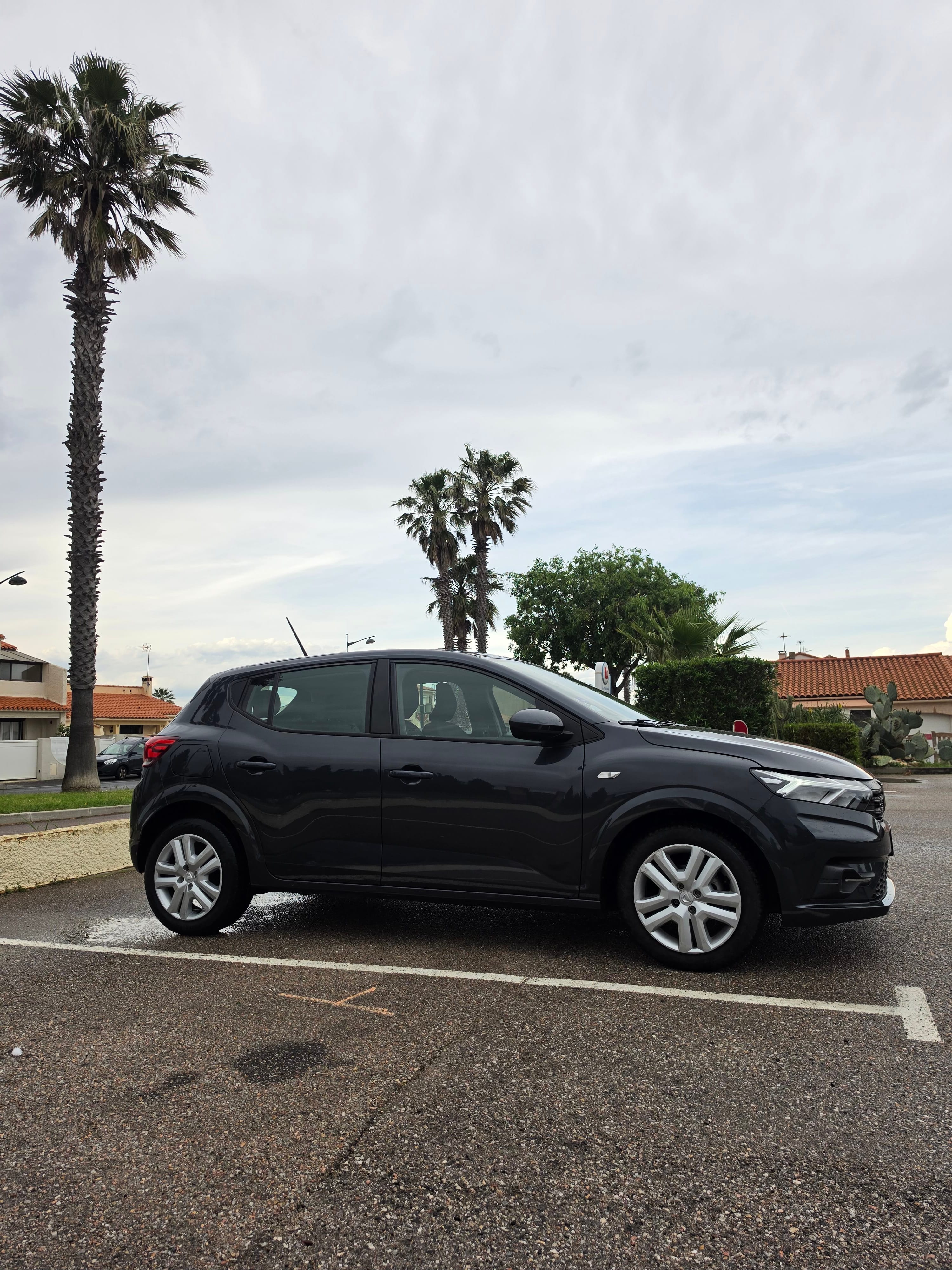 Dacia Sandero avec Siège bébé