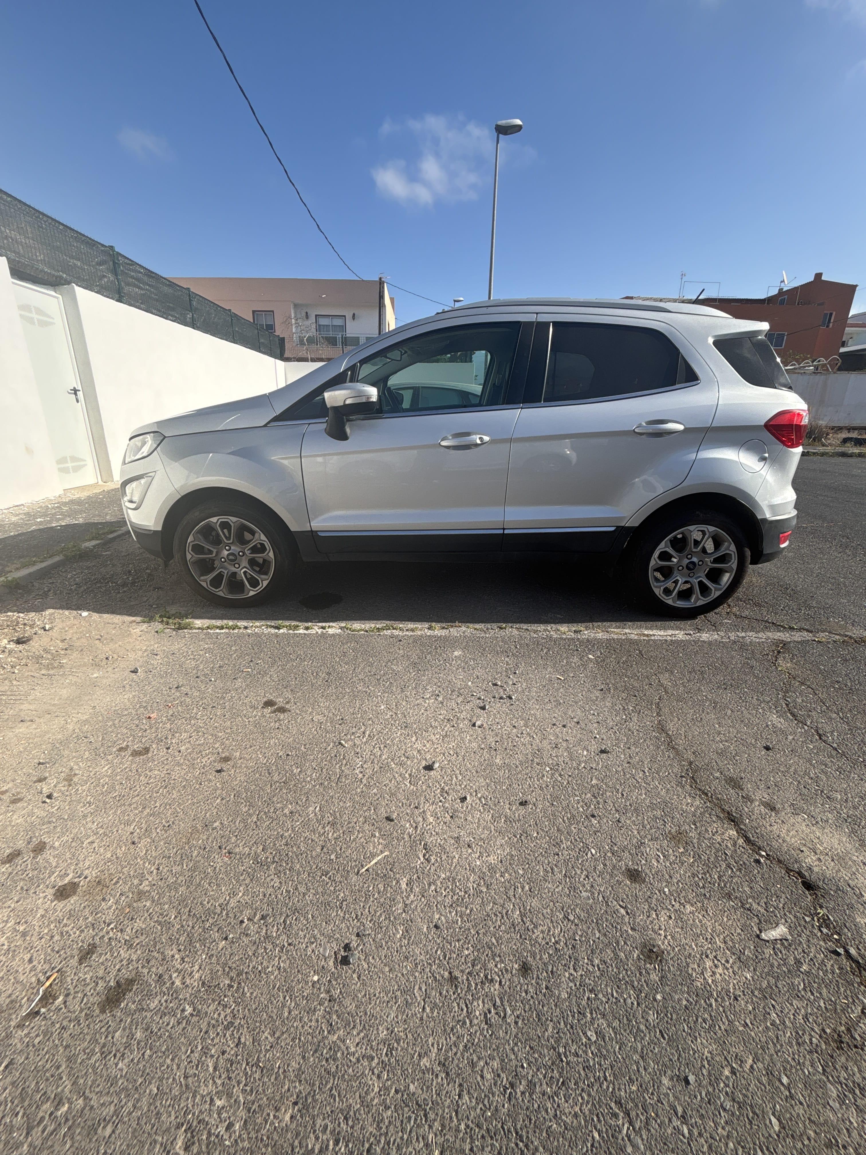 Ford EcoSport with Air conditioning
