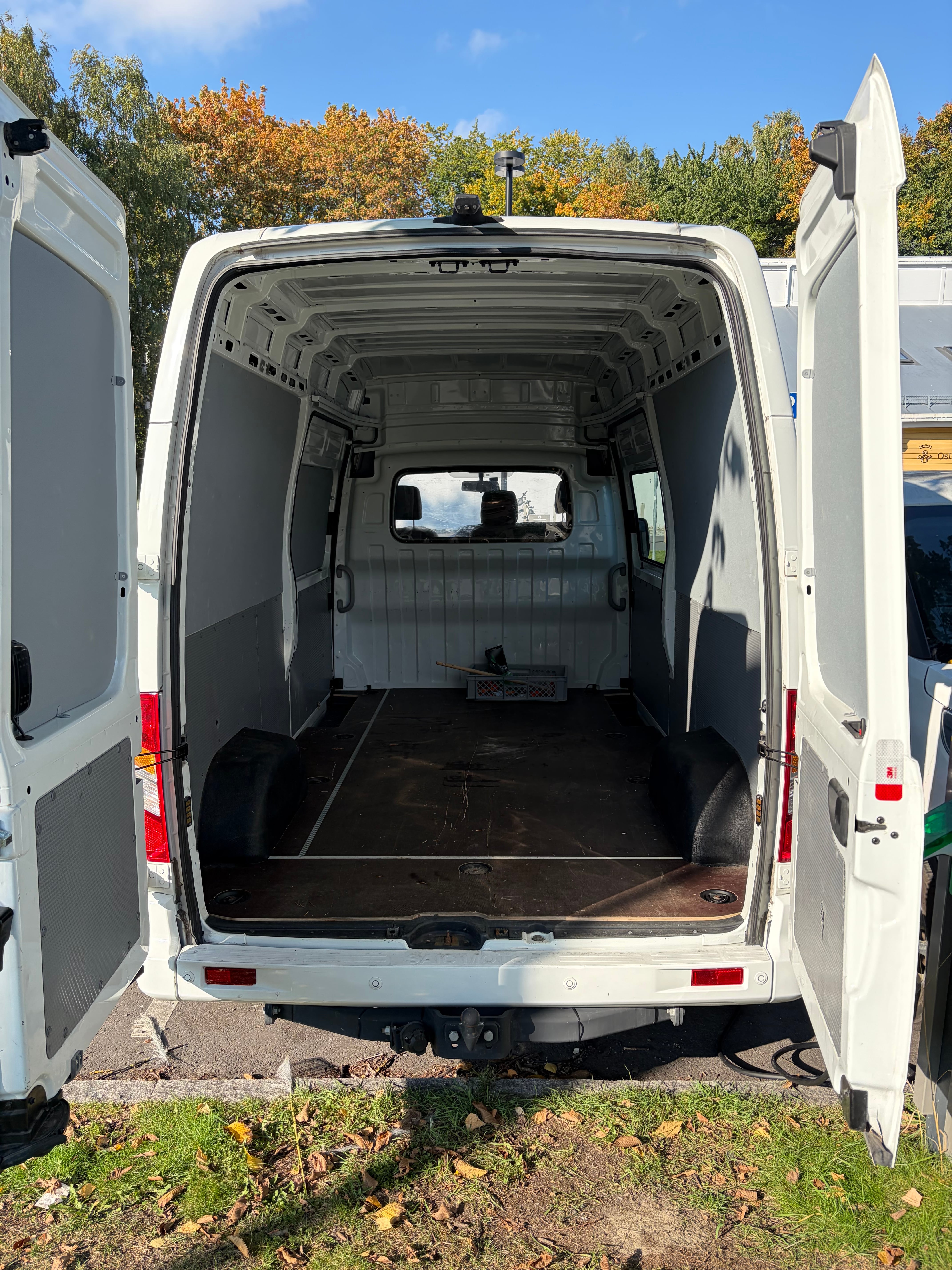 Maxus EV80 Bil 15 with Bluetooth audio