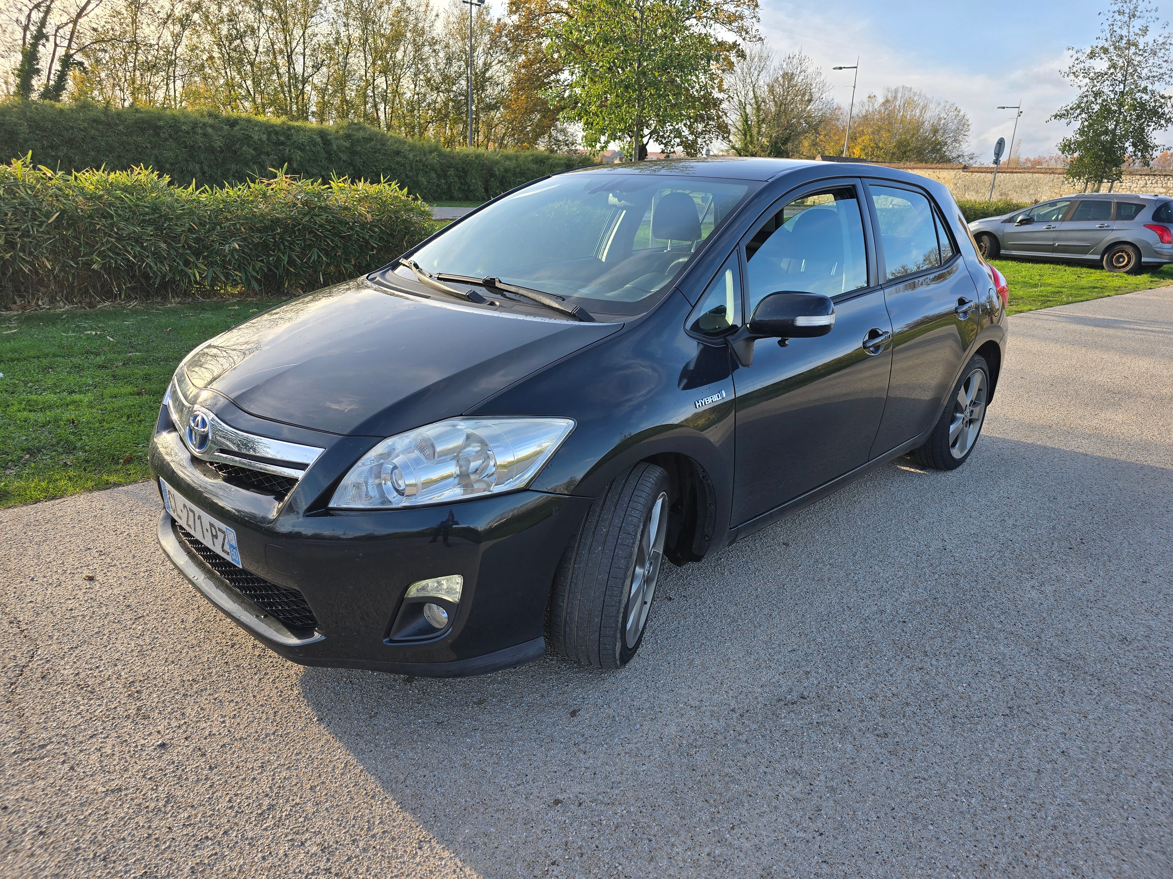Toyota Auris Hybride 136h, 2012, Essence 95 / Électrique (hybride), automatique