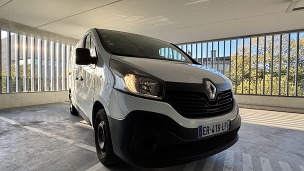 Renault Trafic à louer Quartier Saint Jean – Idéal pour vos déménagements et transports volumineux ! avec Audio Bluetooth