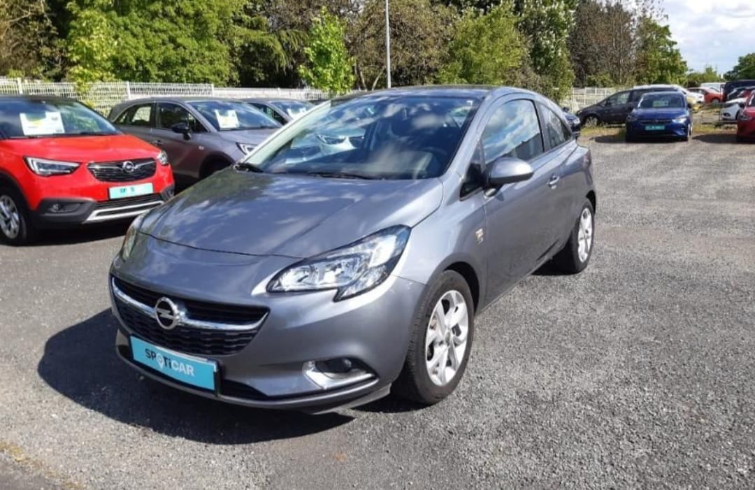 Opel Corsa avec Entrée audio / iPod