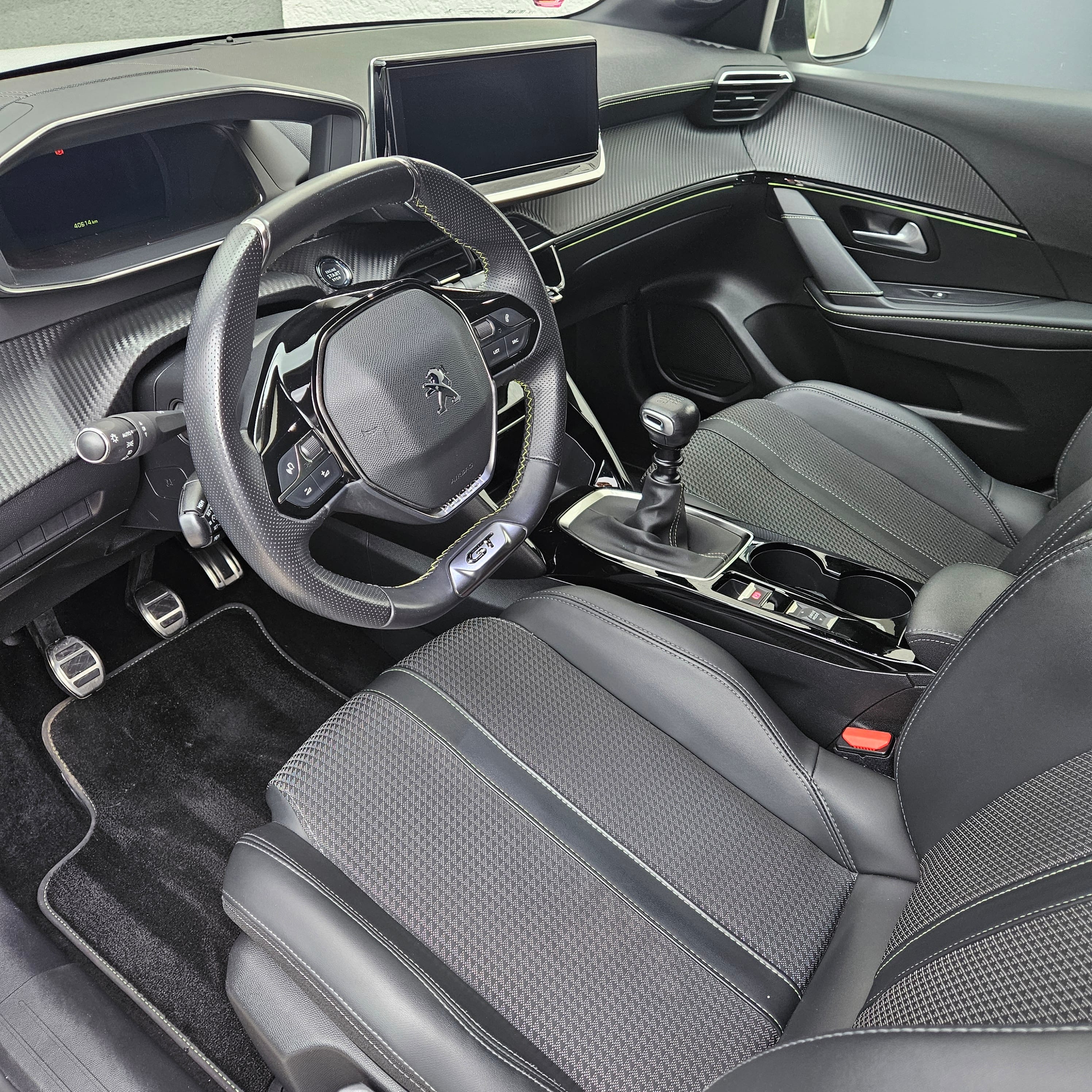 Peugeot 208 GT Line 100 CH avec GPS
