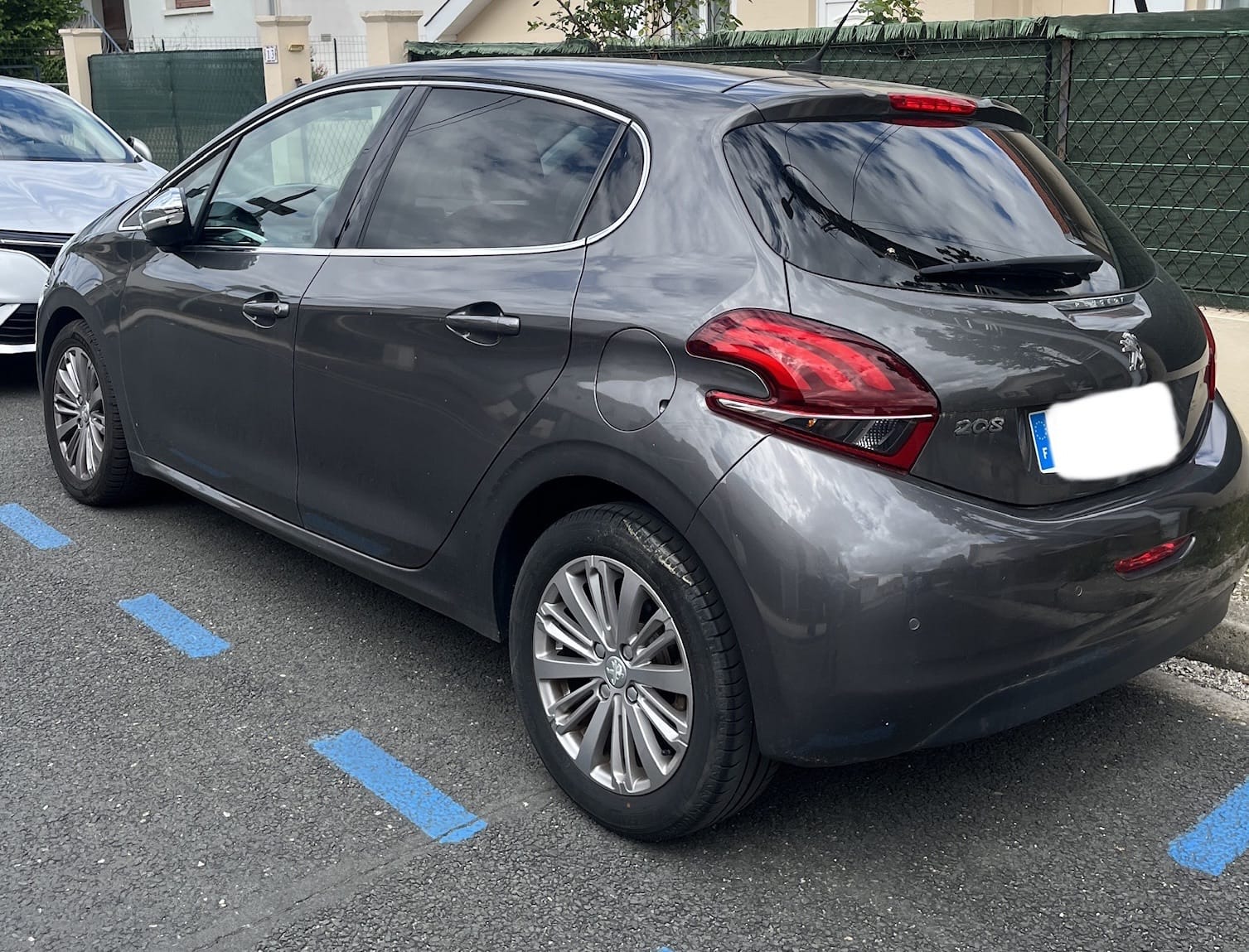 Peugeot 208 avec GPS
