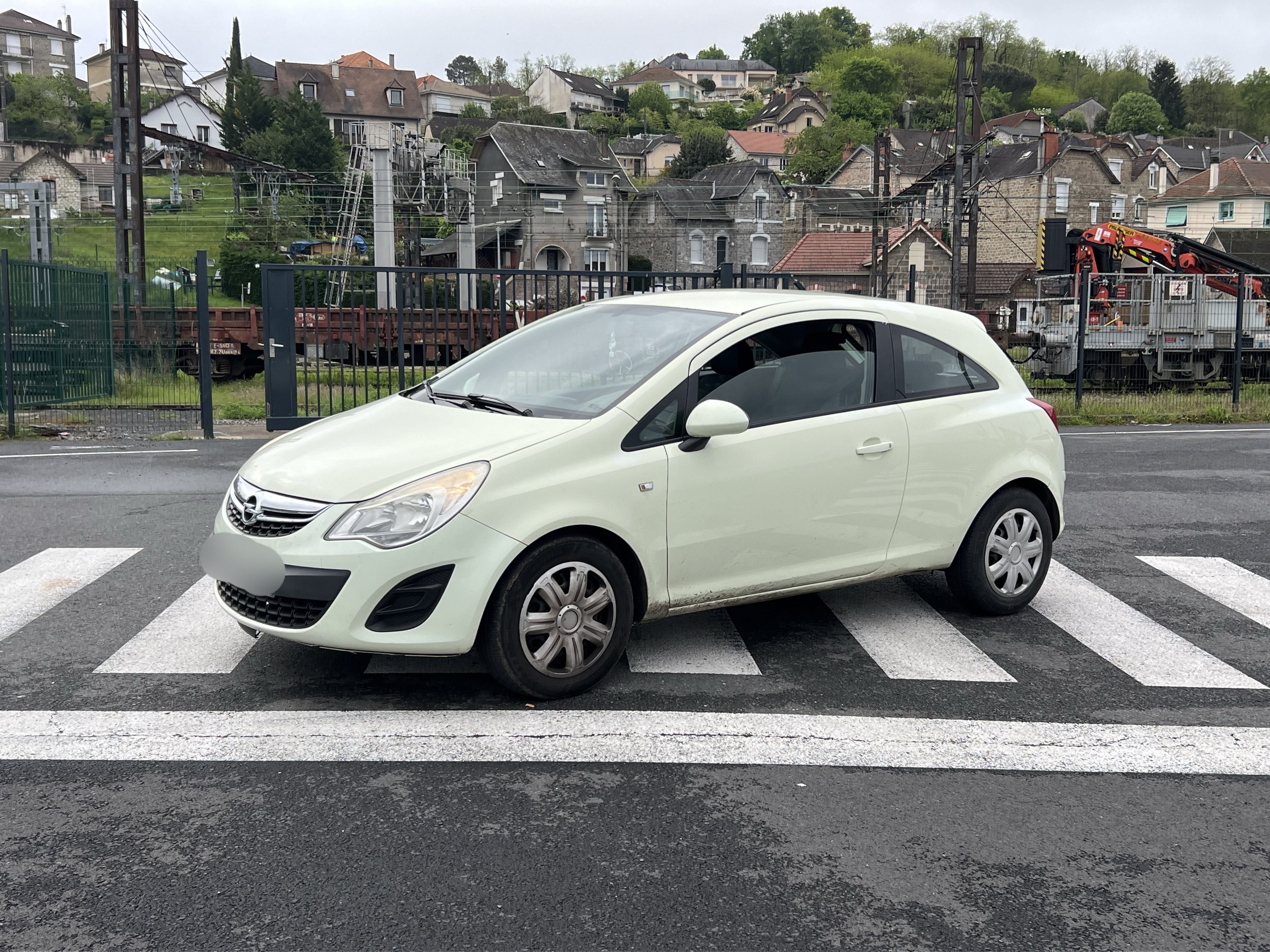 Opel Corsa, 2011, Essence 98