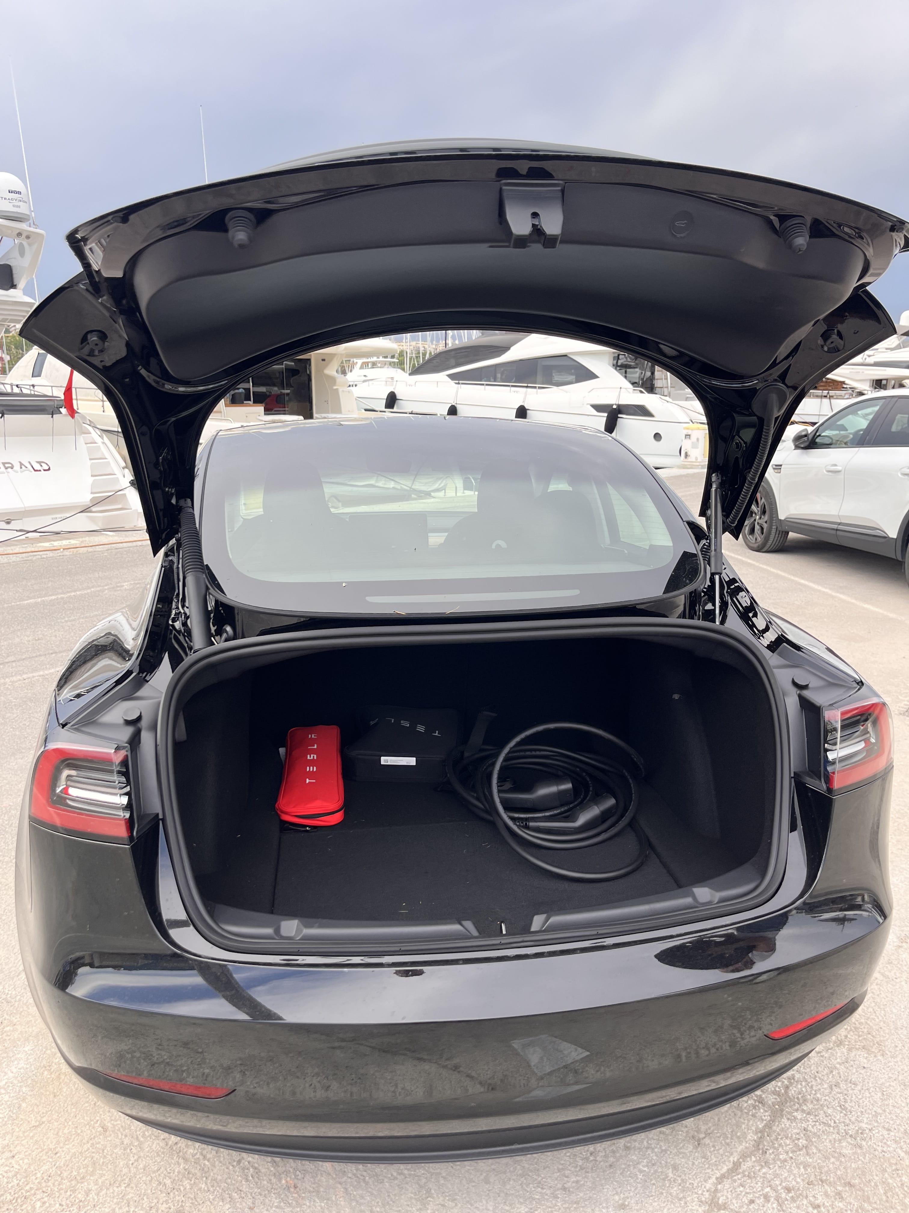 Tesla Model 3 Grande autonomie propulsion noire 2023 avec Chaines