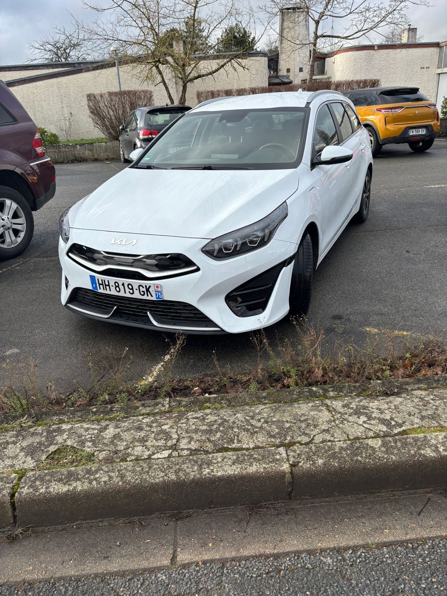 Kia Cee'd SW, 2021, Essence 95 / Électrique (hybride), automatique
