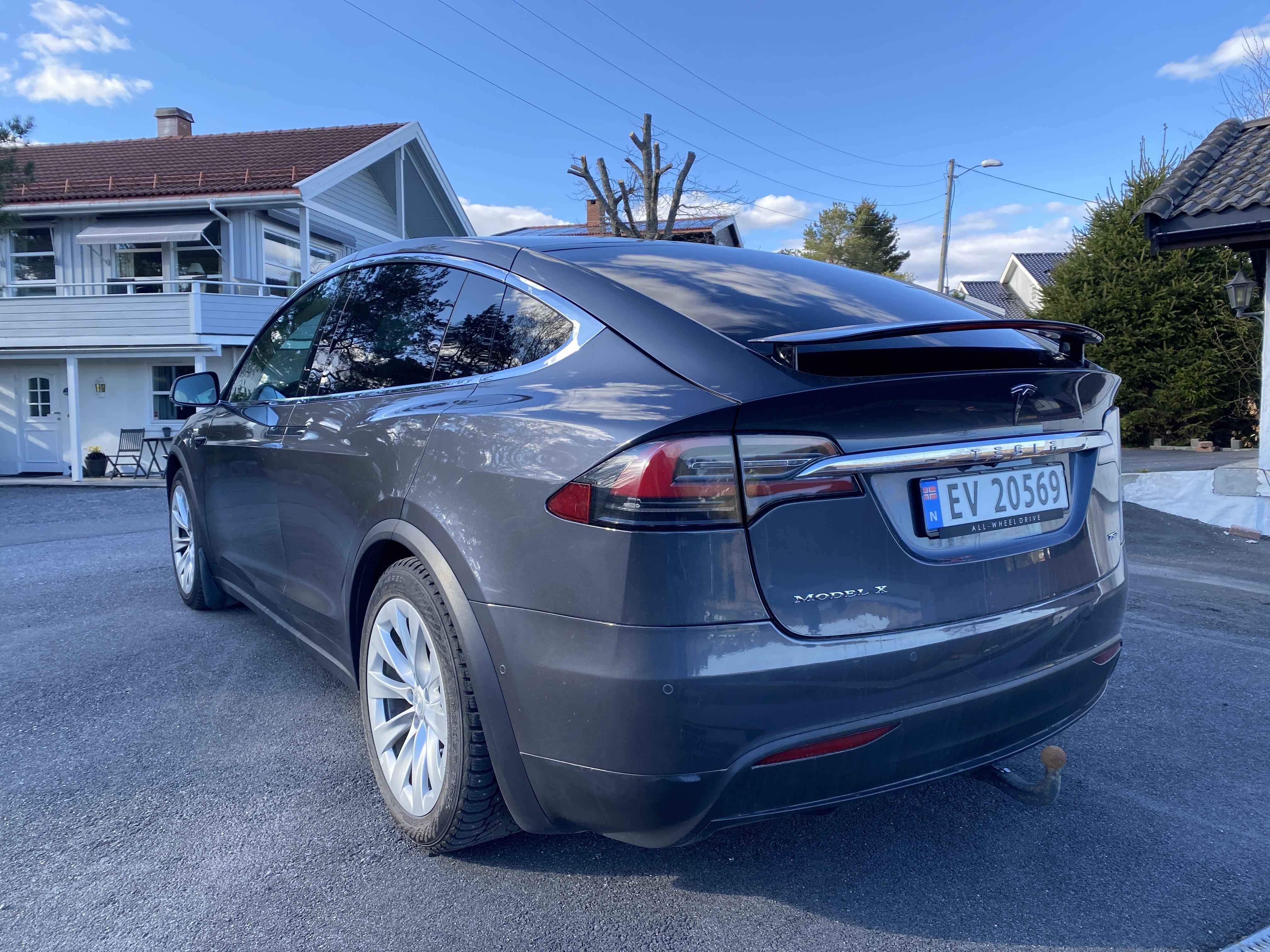 Tesla Model X Free supercharging at Tesla supercharger. Full Autopilot and FSD med Cruisekontroll