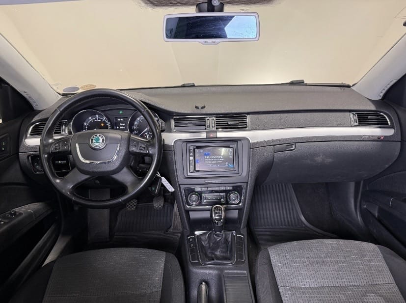 Skoda Superb med Babysete