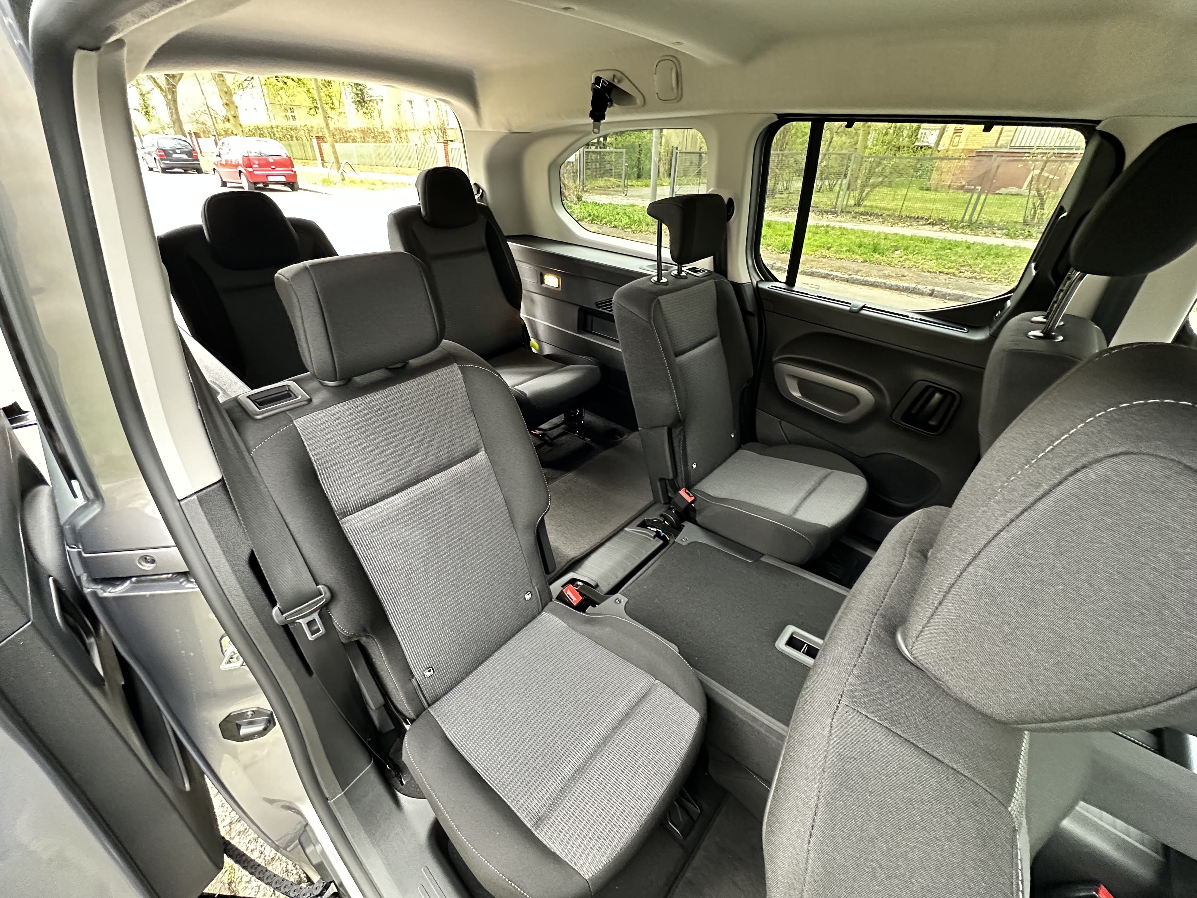 Toyota Proace City Verso 7-Sitzer (NEUWagen!!) con Apple CarPlay