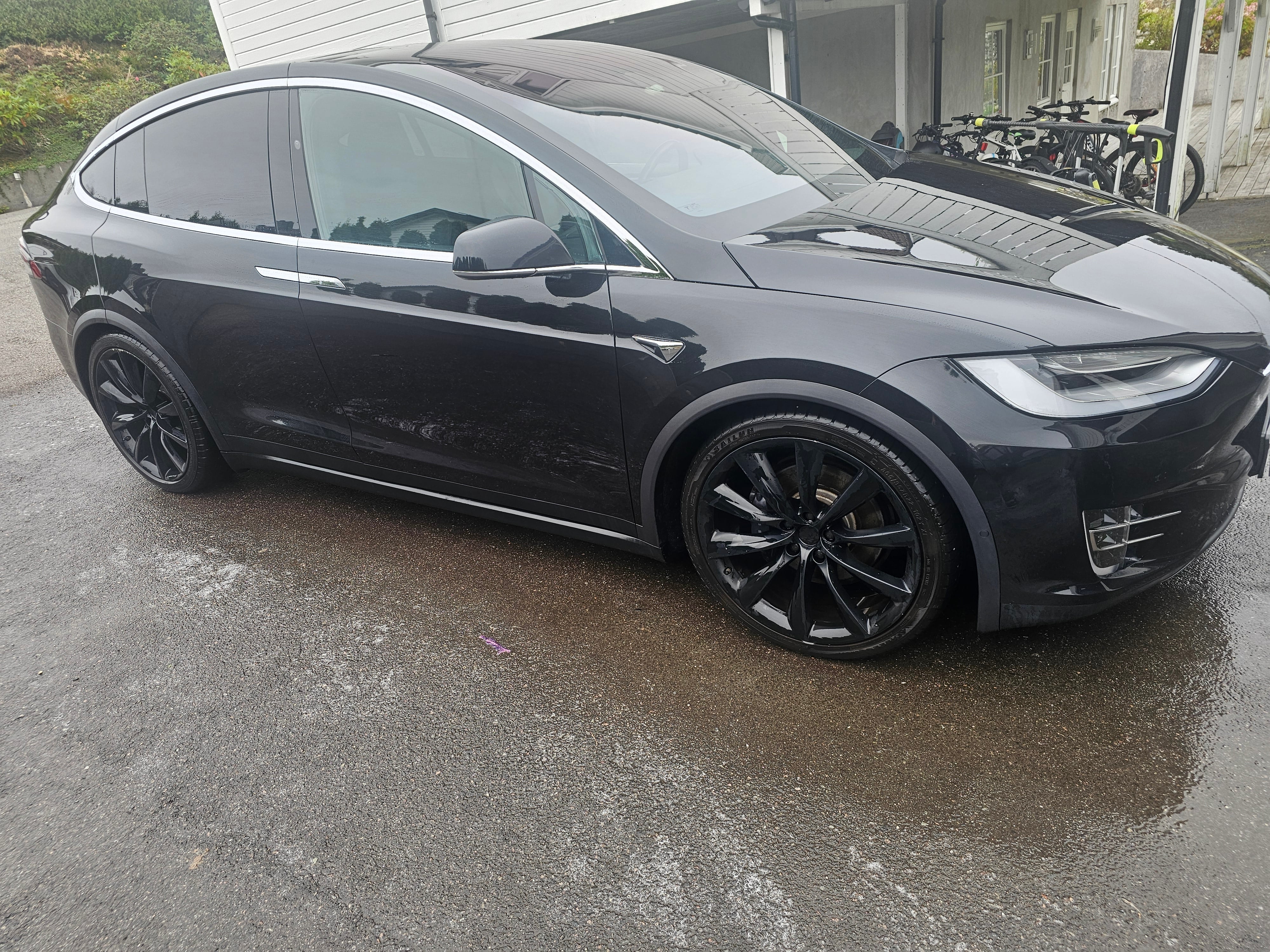 Tesla Model X 75D med Aircondition