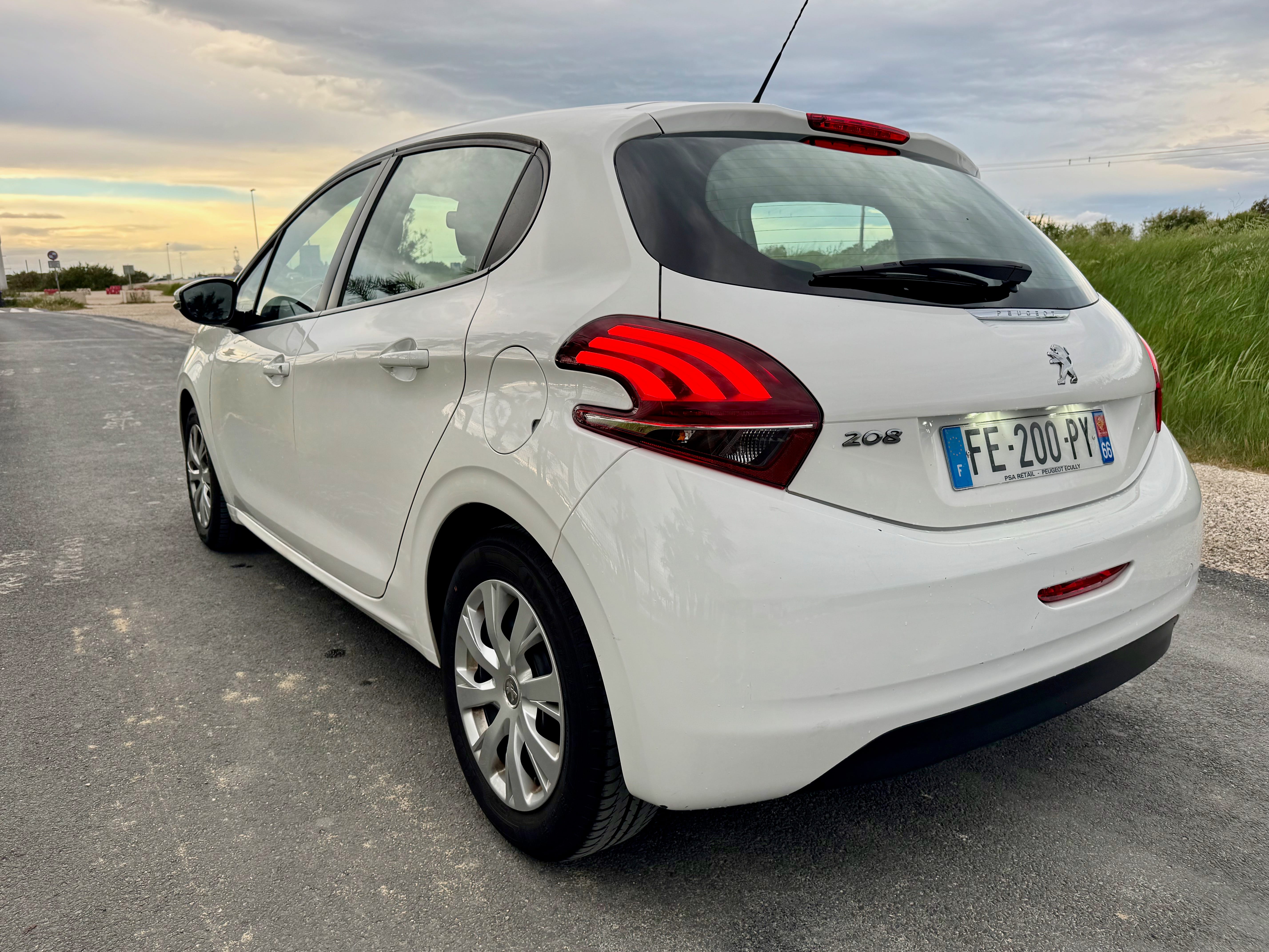 Peugeot 208 1.5 HDI - 5 PORTES - CLIMATISATION - ECRAN TACTILE - BLUETOOTH