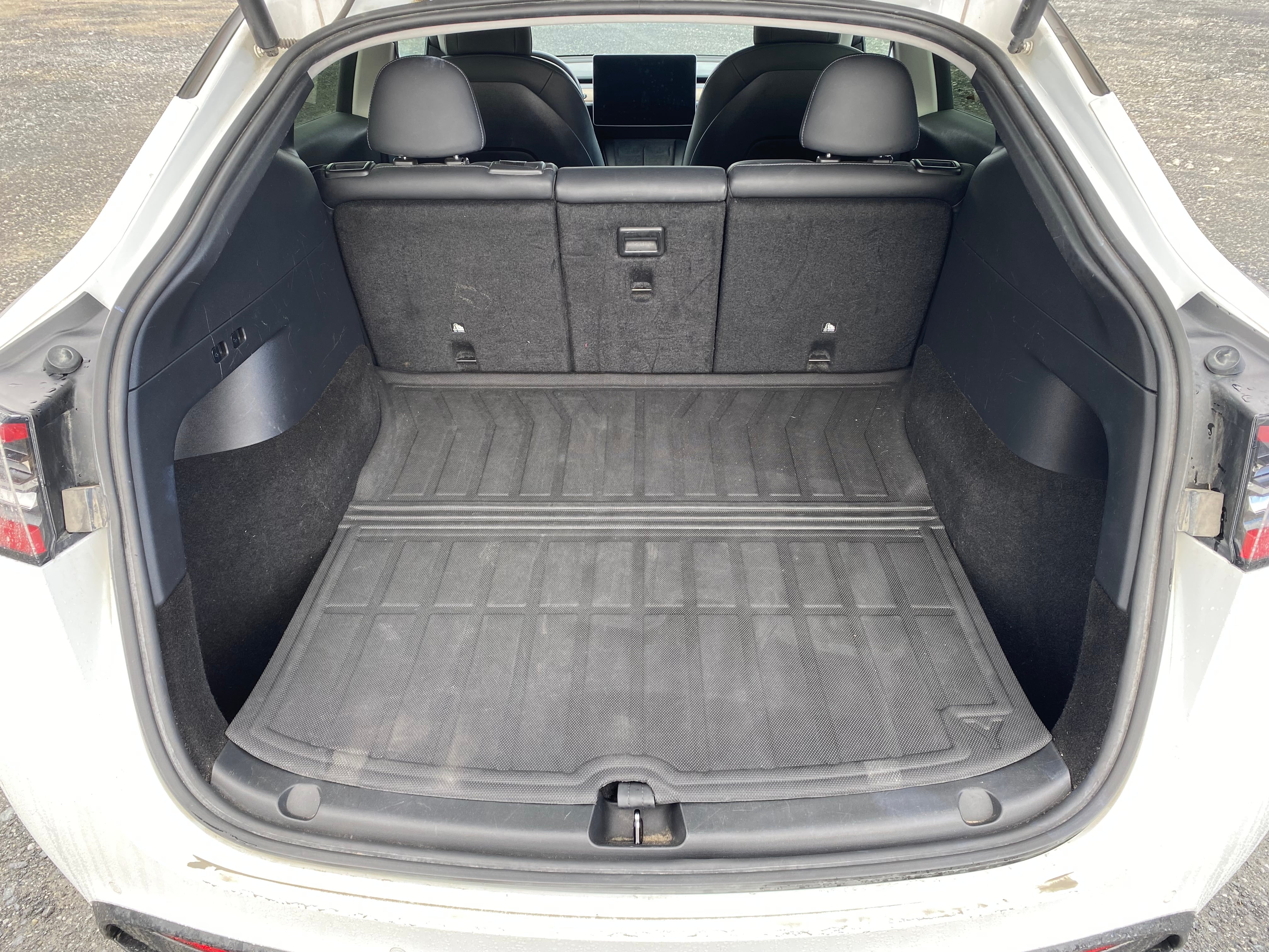Tesla Model Y Long Range med Cruisekontroll
