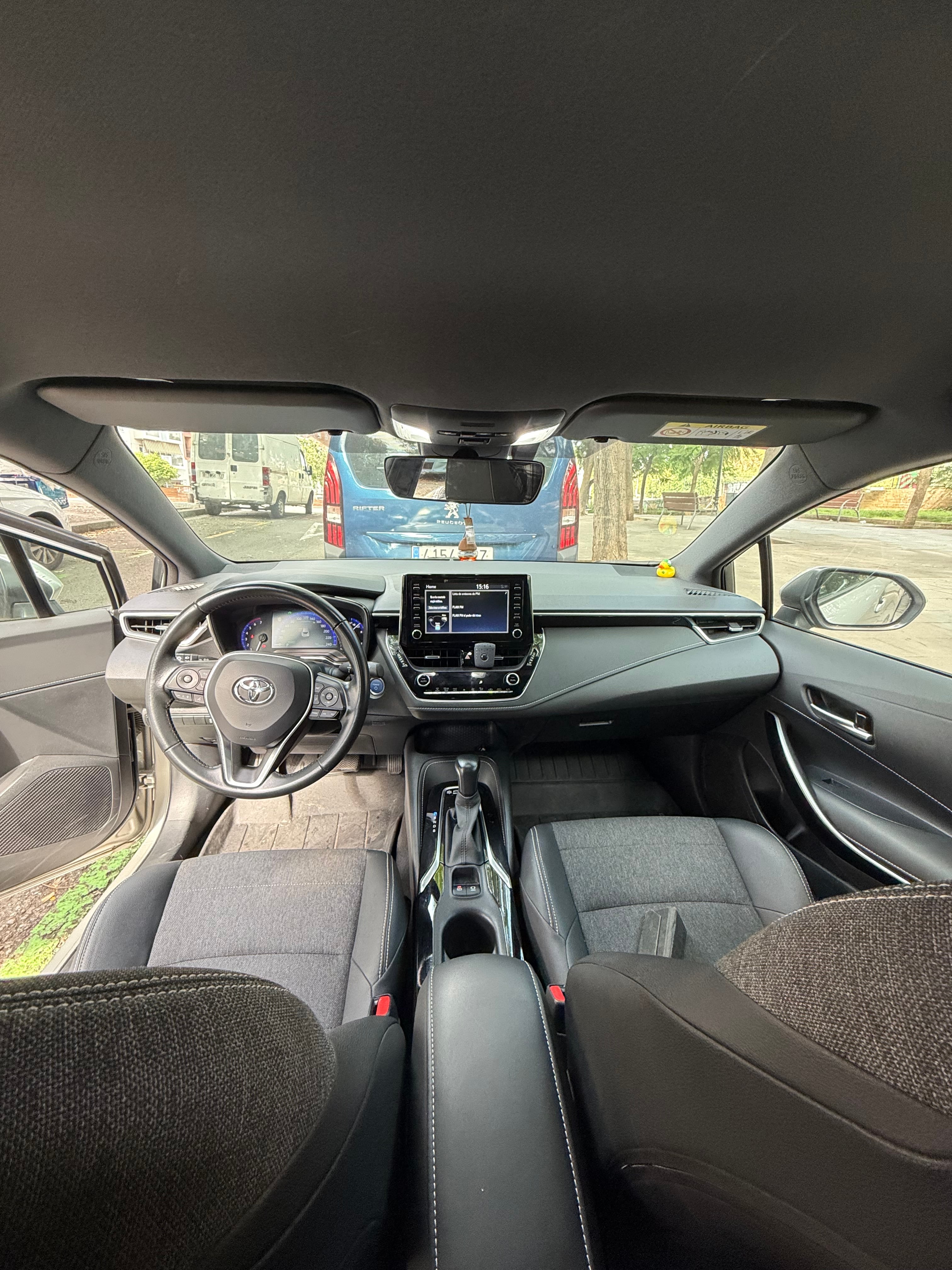 Toyota Corolla Hatchback con GPS