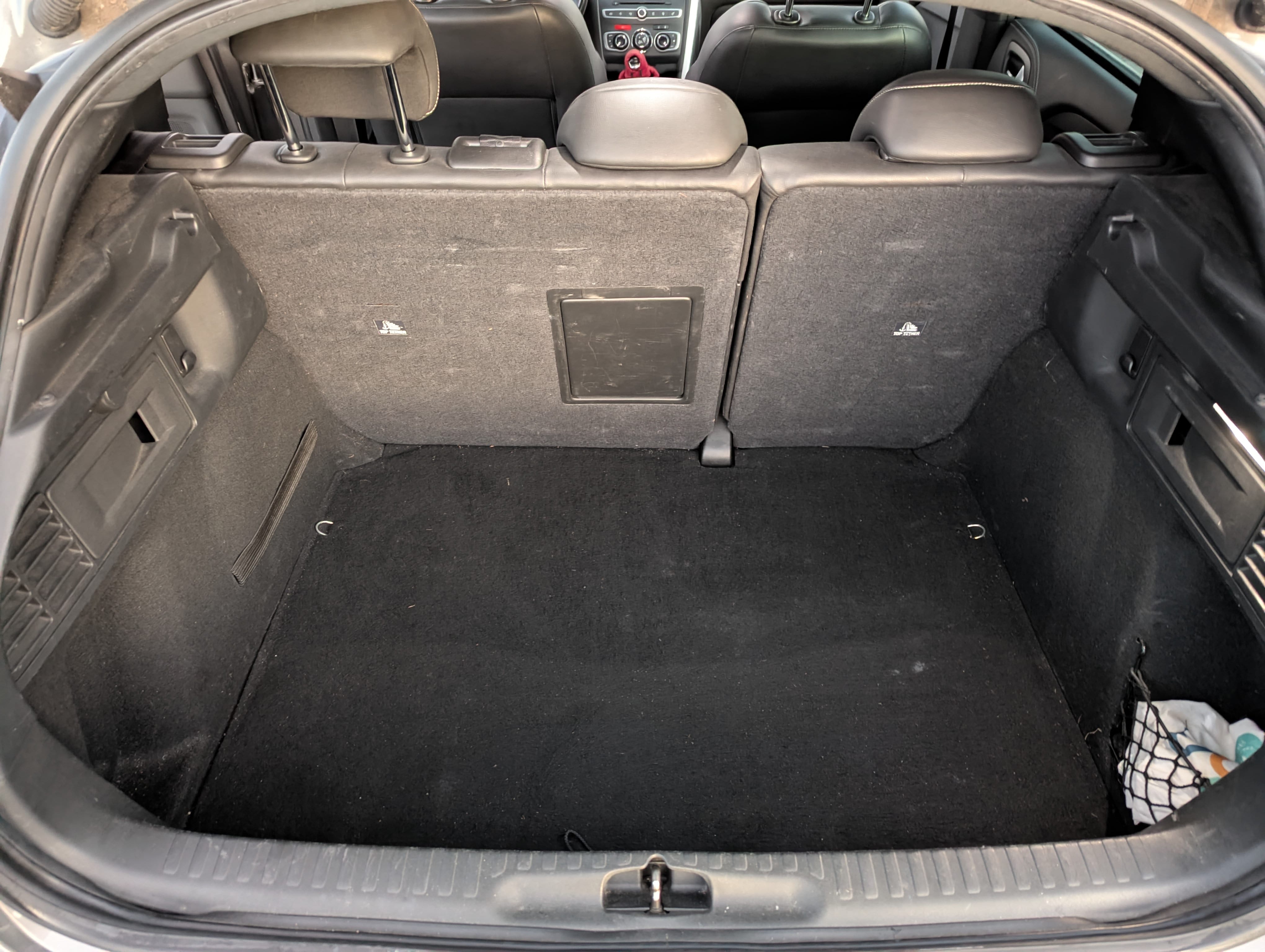 DS 4 économique et bien entretenue, avec grand coffre, fauteuils massants, pneus neige en hiver avec Pneus neige