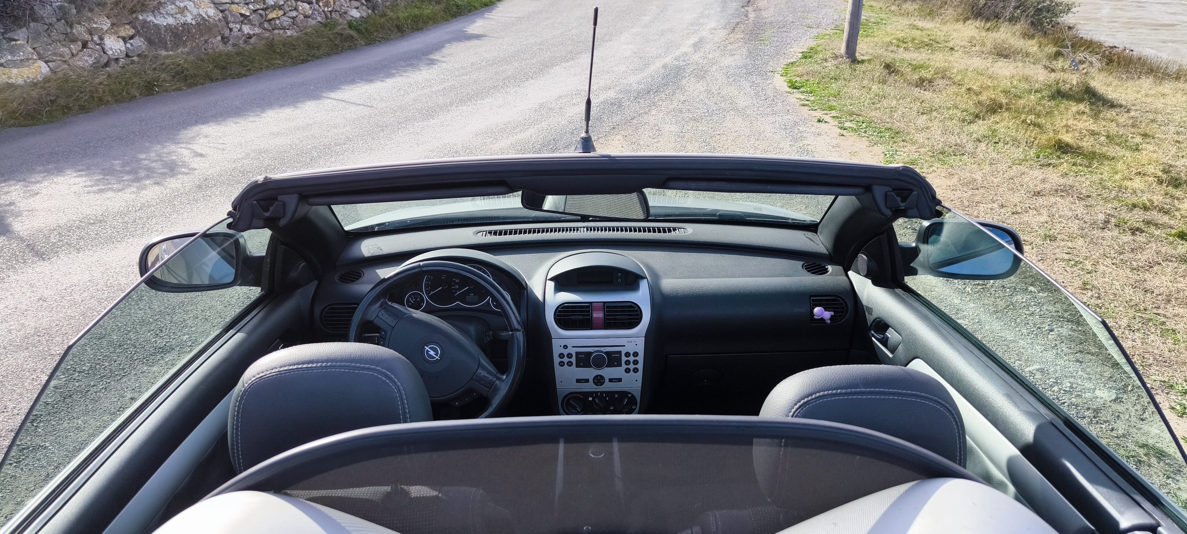 Opel Tigra Twintop 90cv med Snøkjettinger