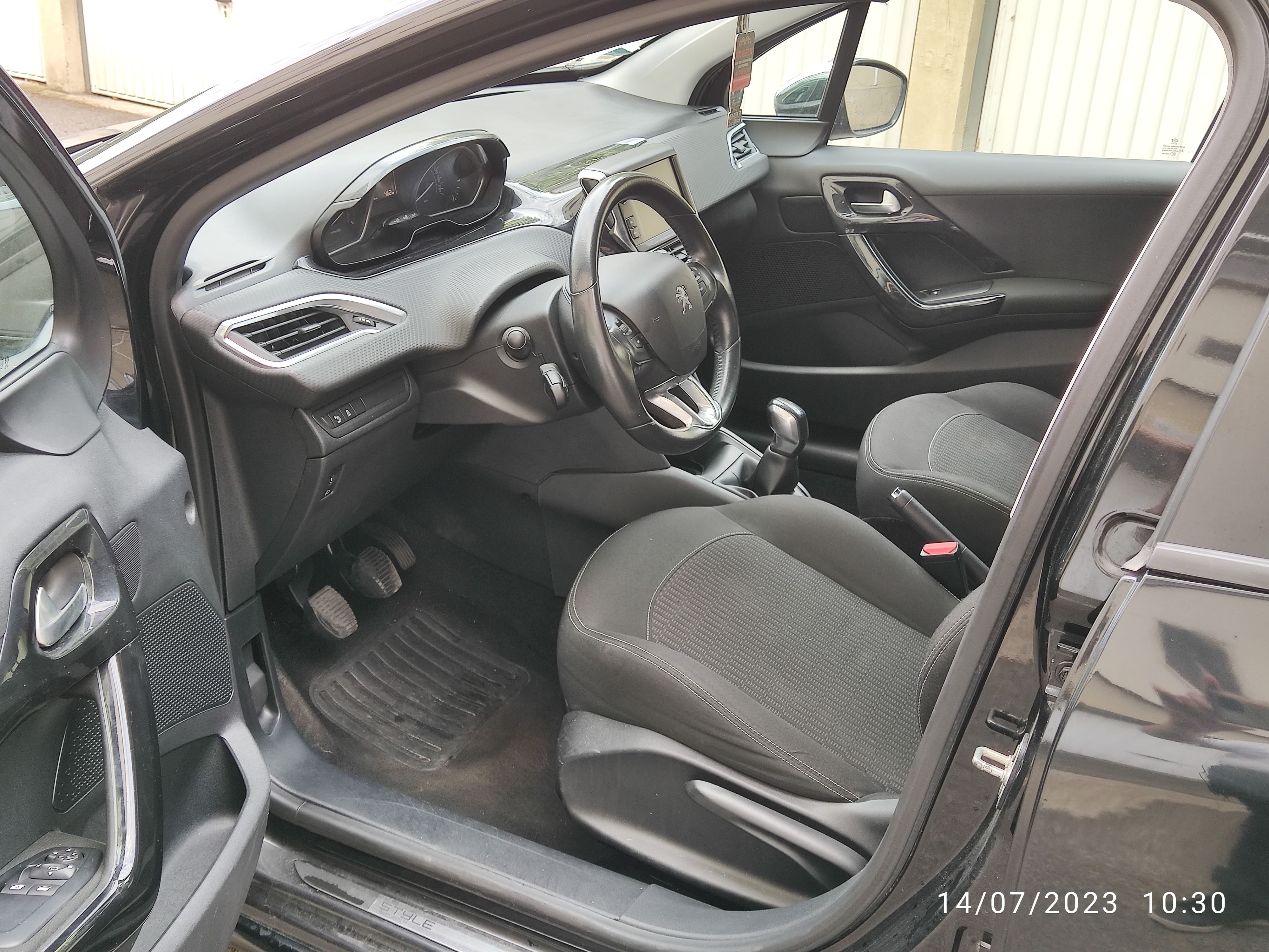 Peugeot 208 1.2 PURETECH 82 STYLE avec Audio Bluetooth