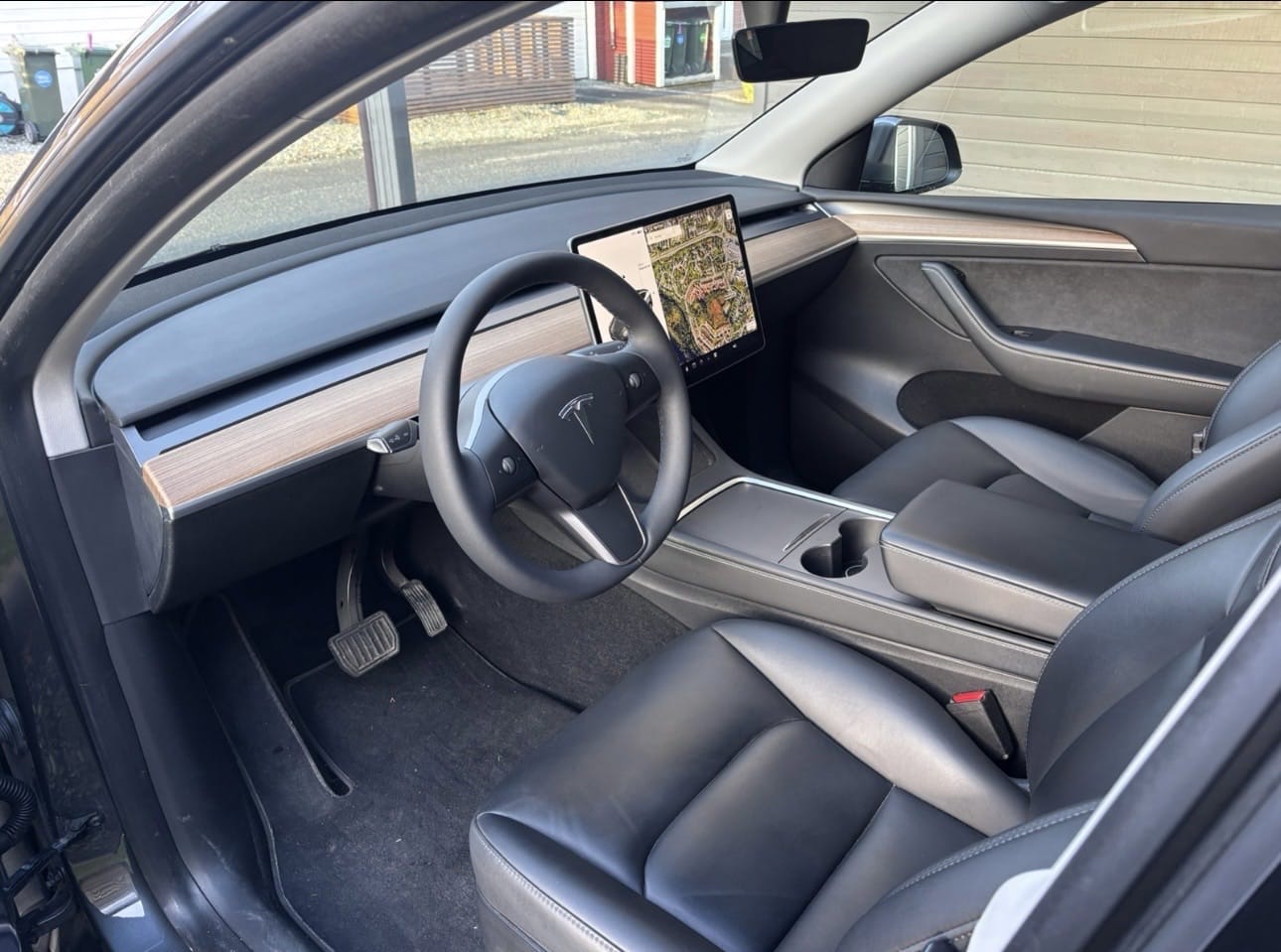 Tesla Model Y Long Range med GPS