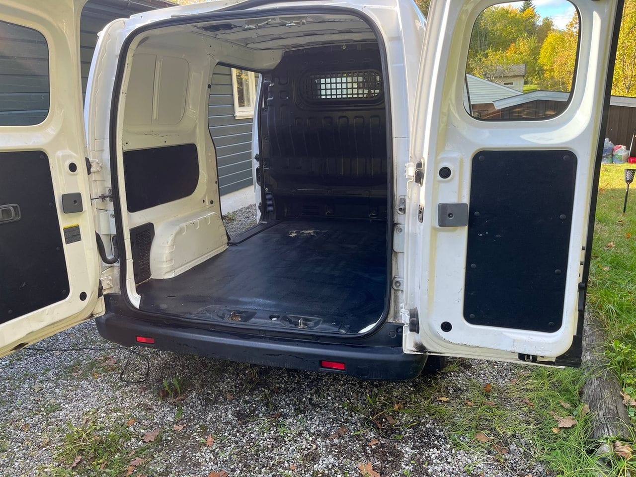 Nissan NV200 Reliable City Car med Bluetooth audio