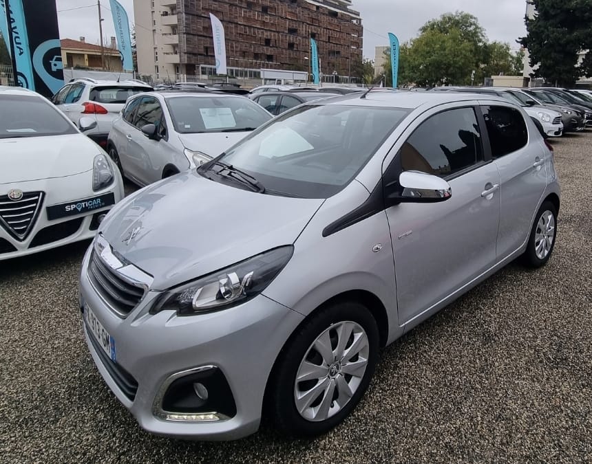 Peugeot 108 avec Entrée audio / iPod