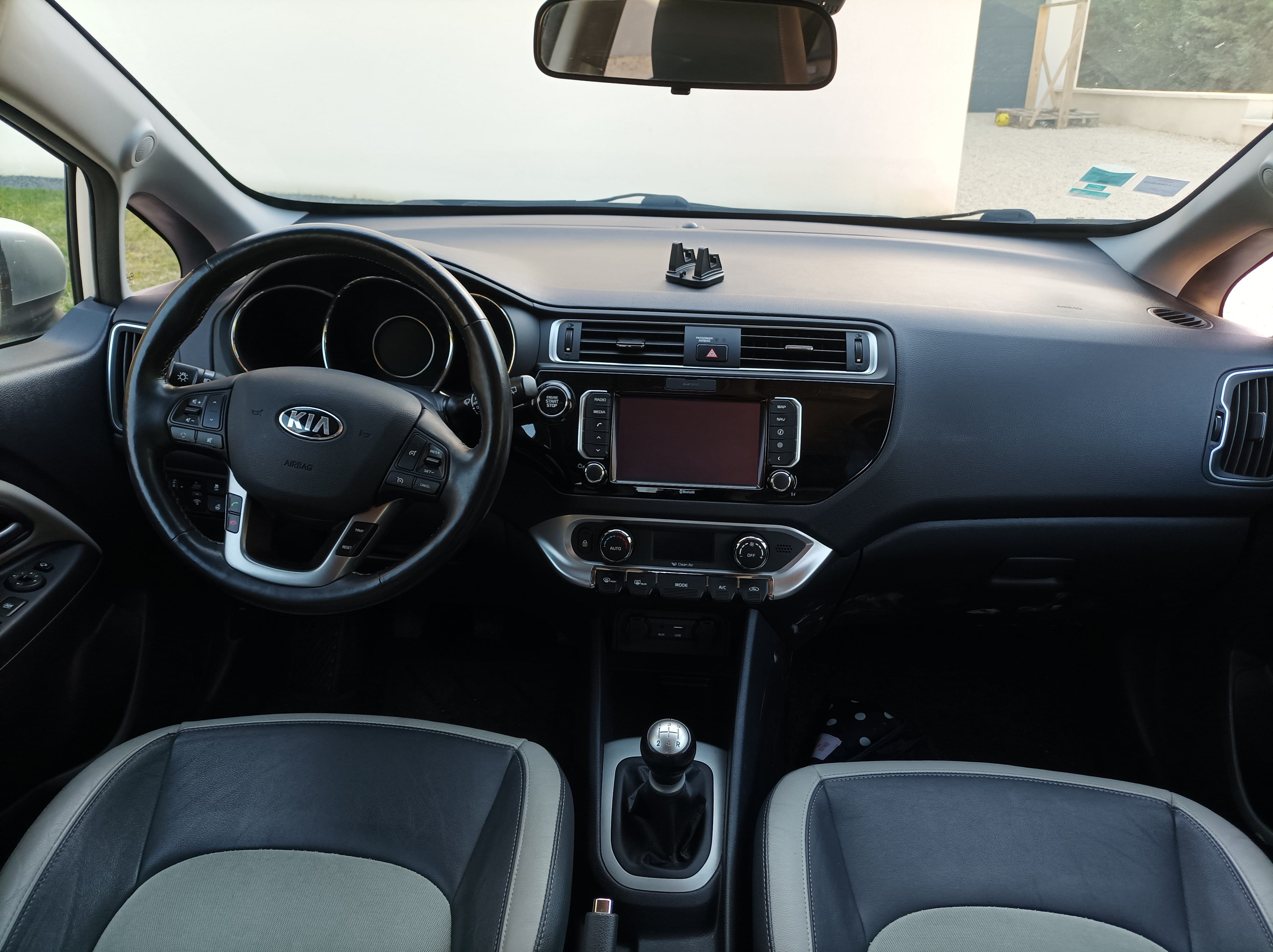 Kia Rio avec Siège bébé