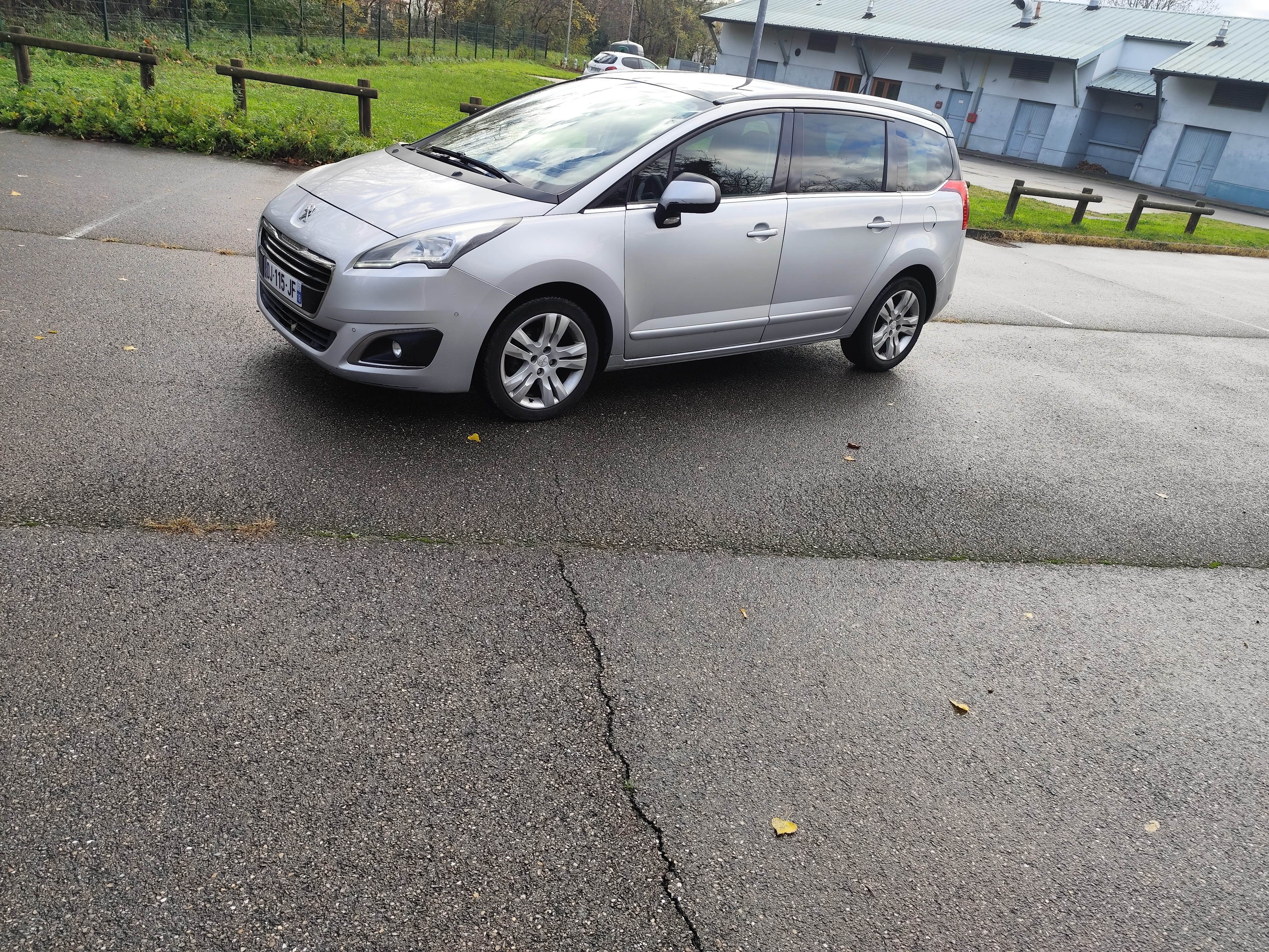 Peugeot 5008 avec Climatisation