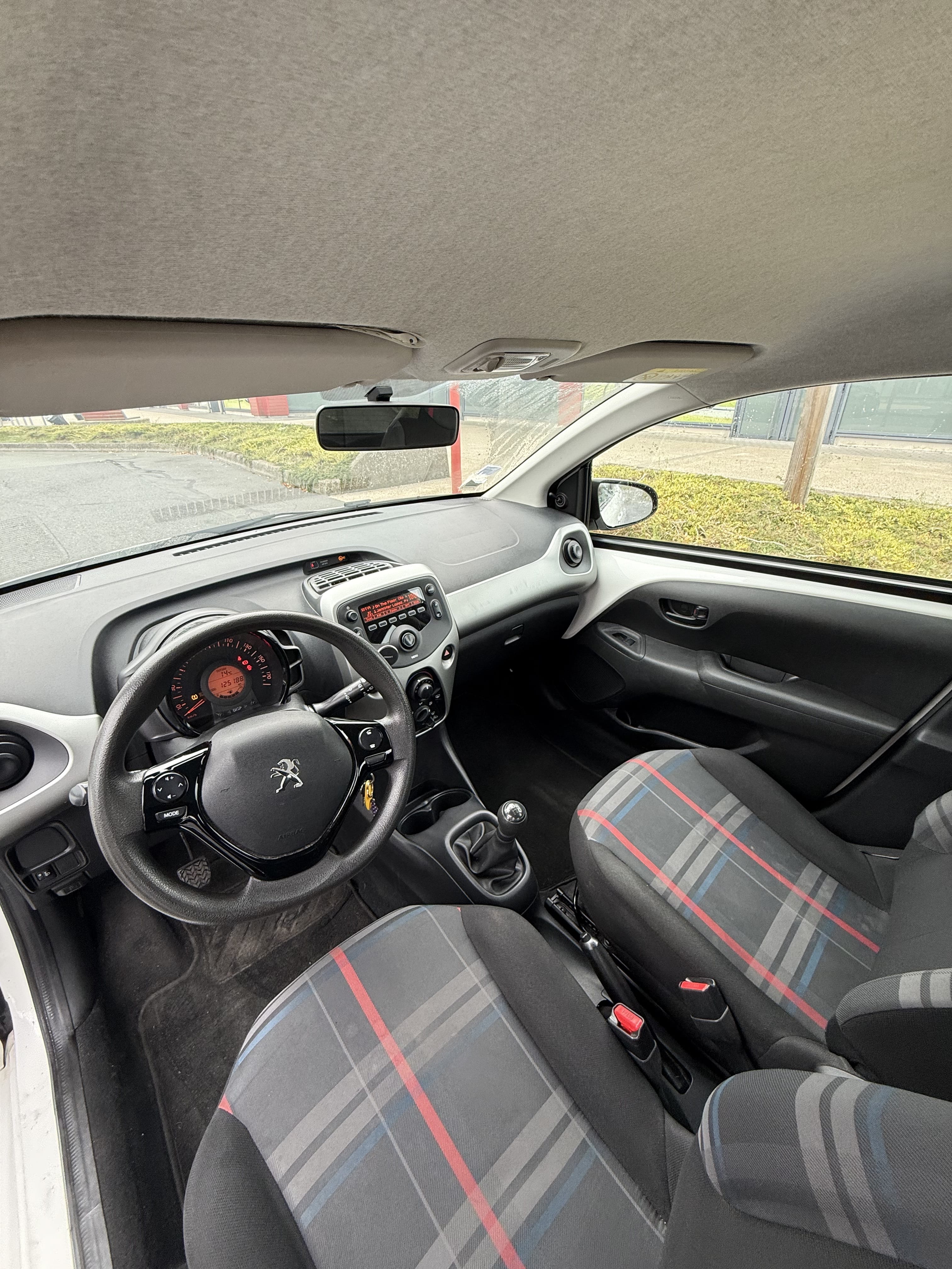 Peugeot 108 avec Siège bébé