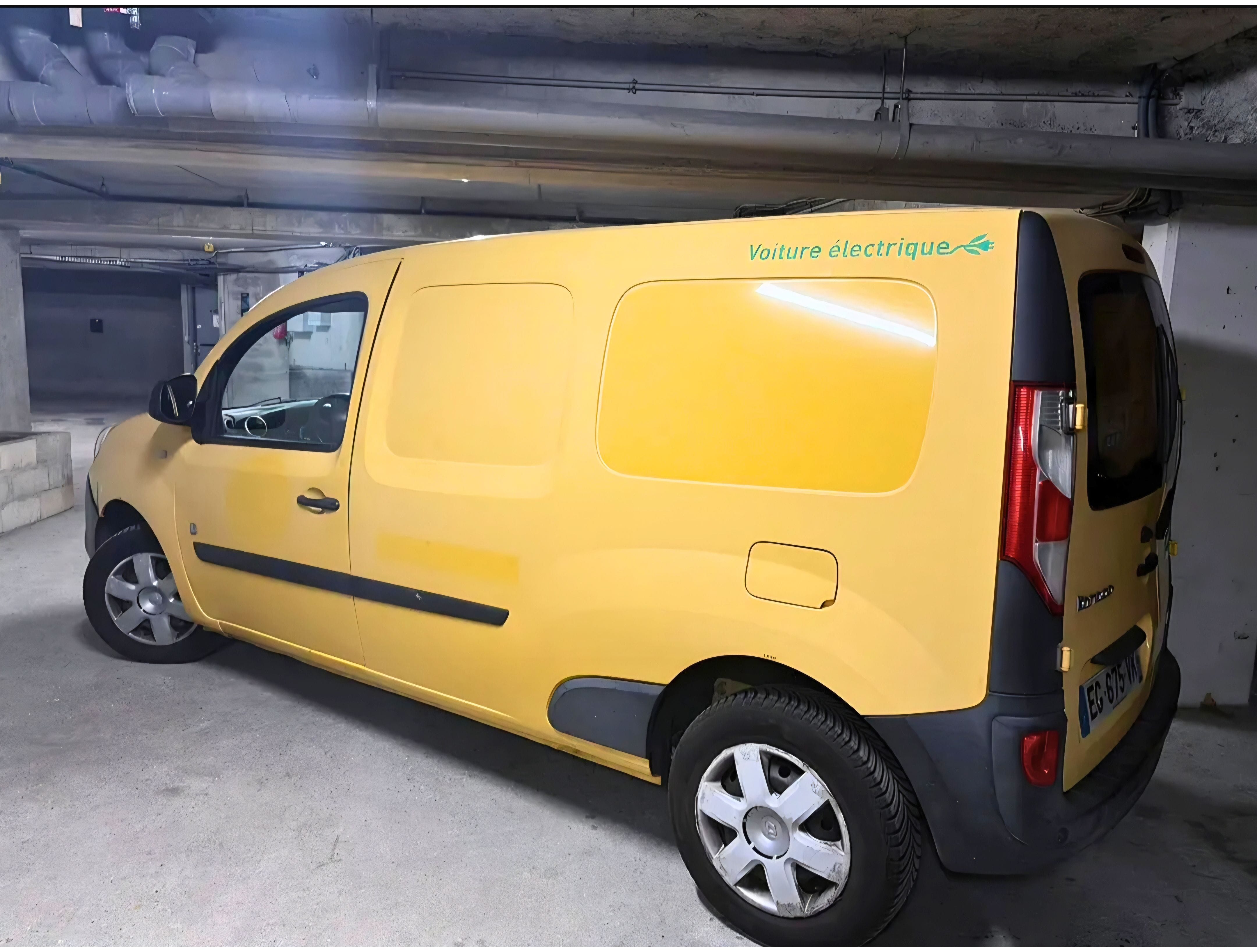 Renault Kangoo Express ZE Maxi - Grand Volume with USB charging ports