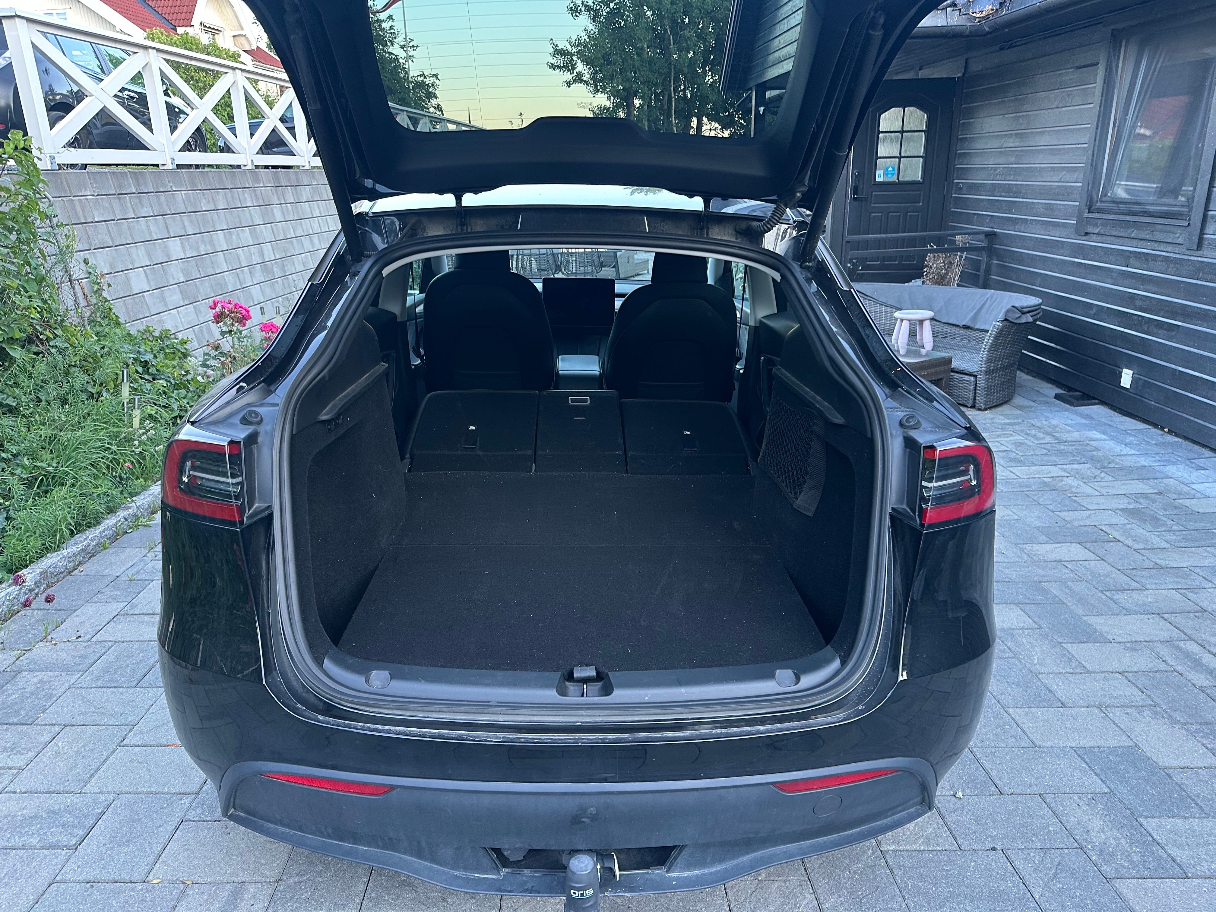 Tesla Model Y Performance med Dashcam