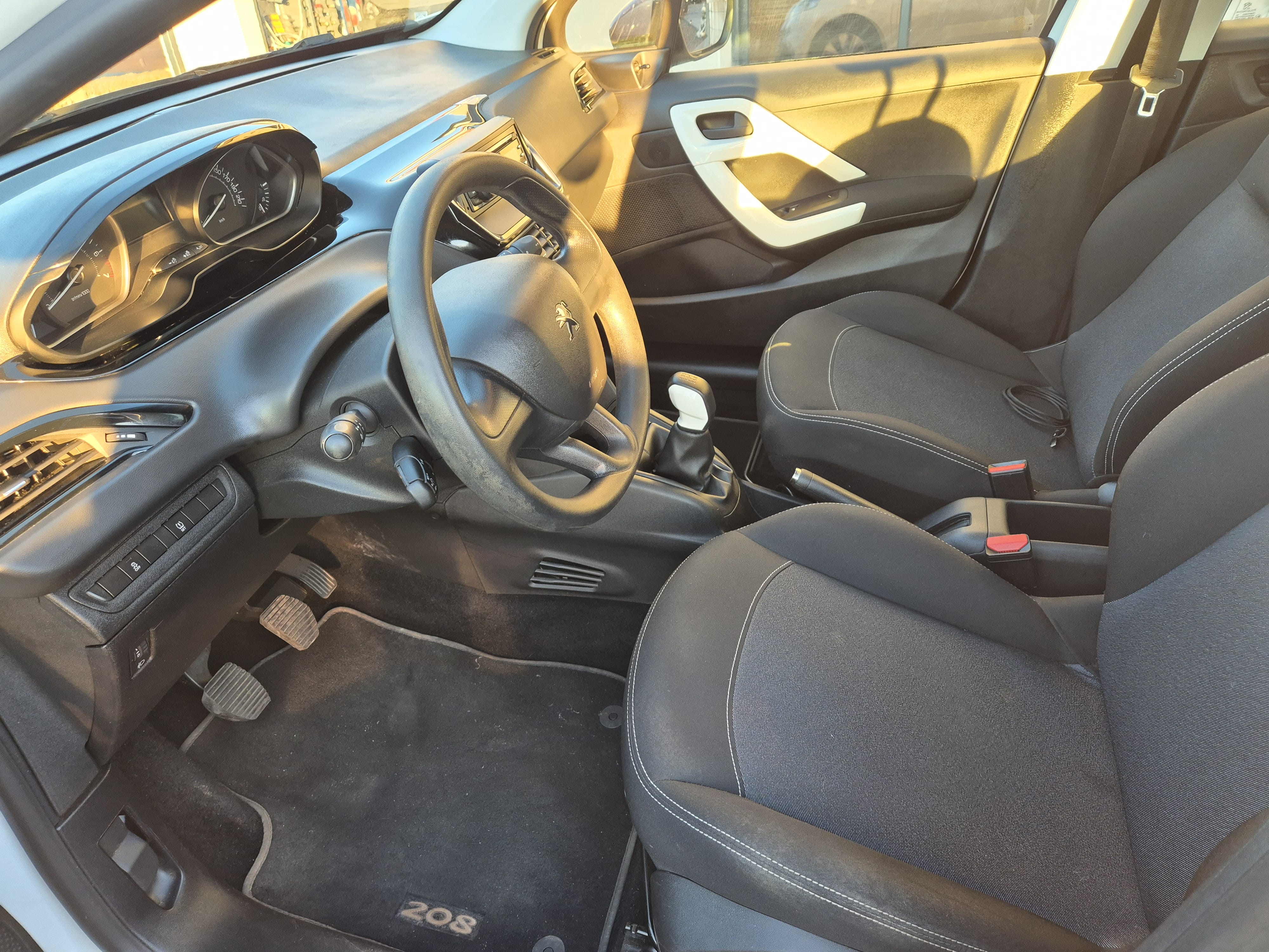 Peugeot 208 avec Pneus neige