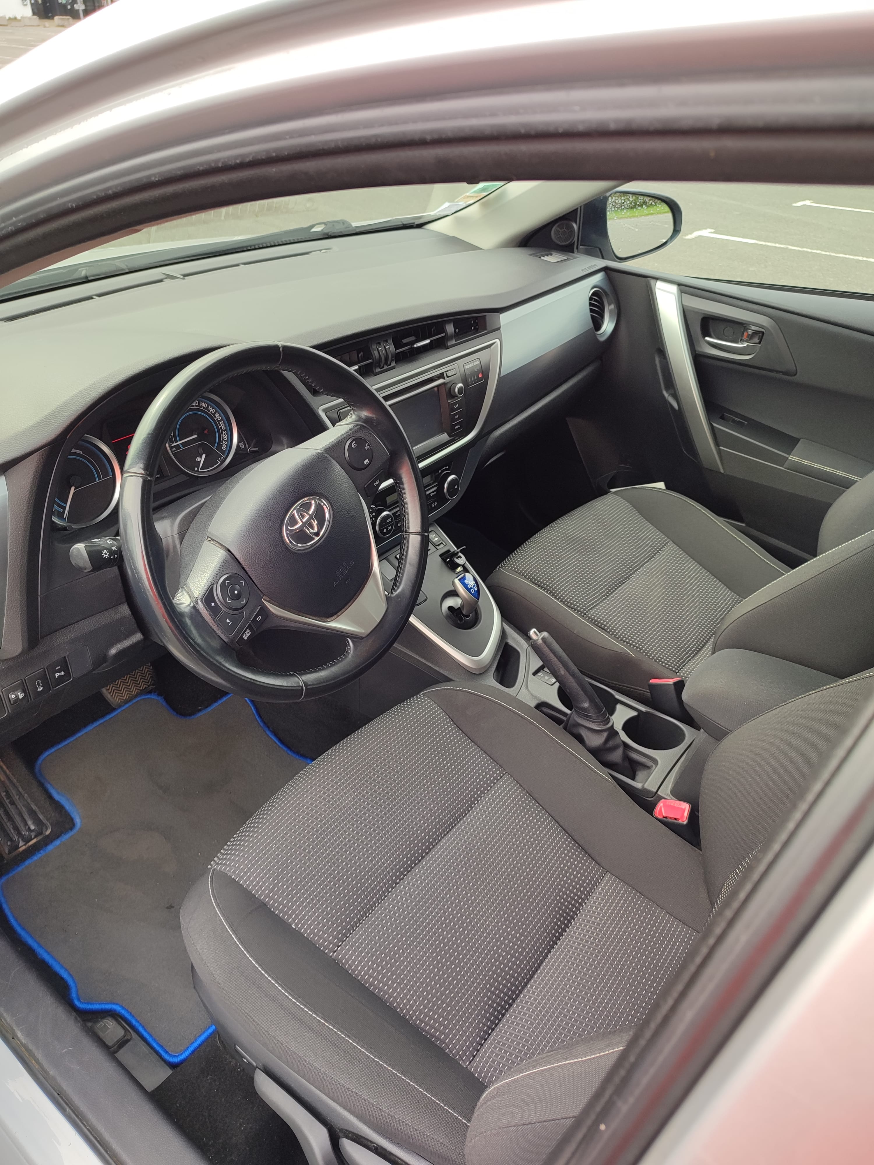 Toyota Auris 1.8 Hybride avec Audio Bluetooth