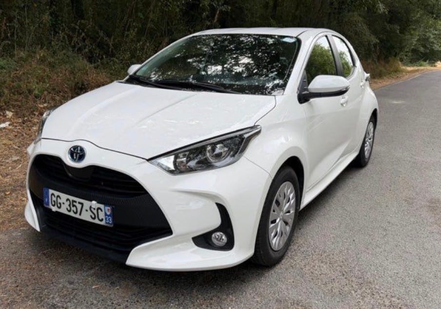 Toyota Yaris Hybride, 2022, Essence 95 / Électrique (hybride), automatique