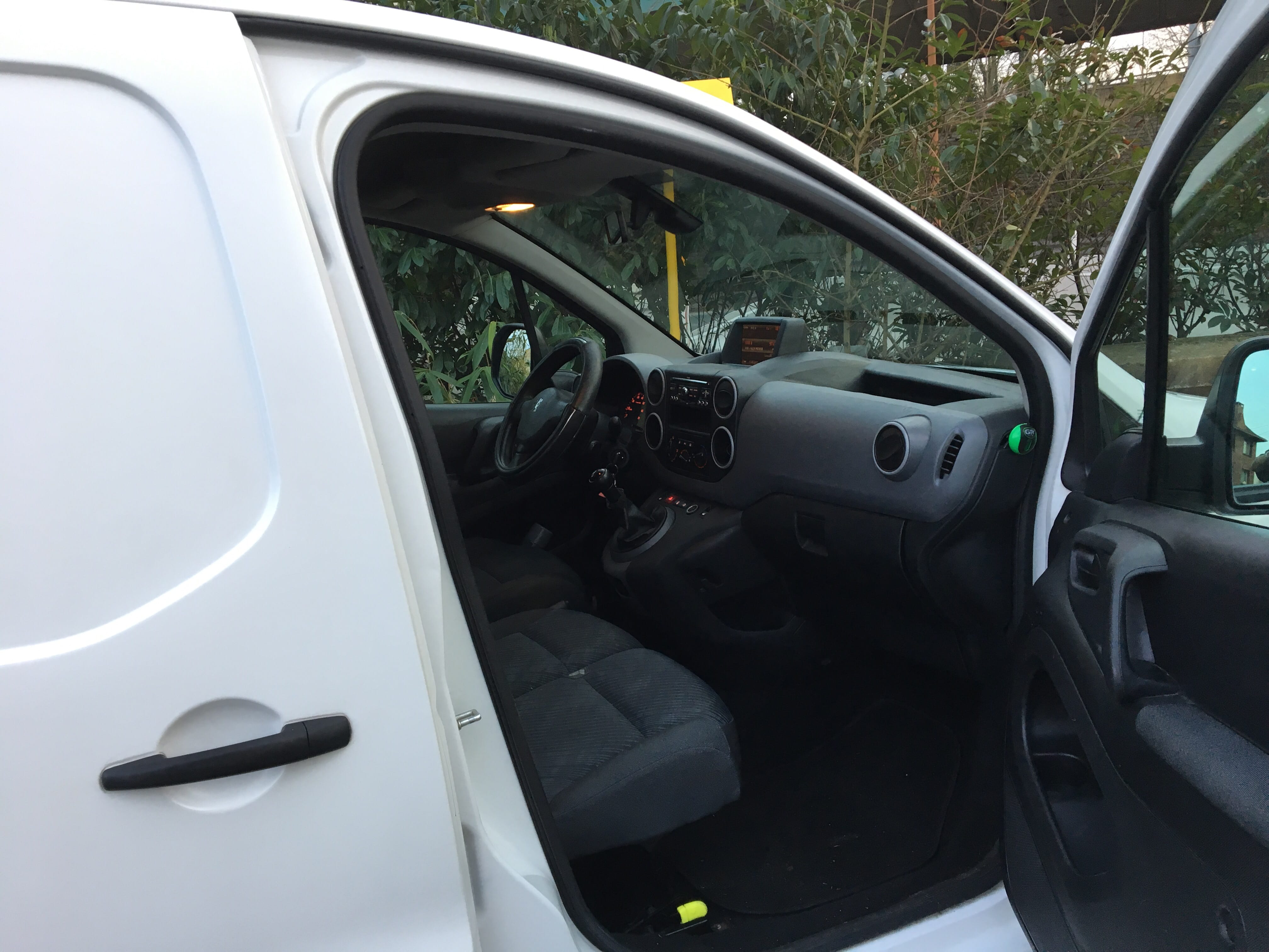 Peugeot Partner  1.6 (90 ch) fourgon tôle avec GPS