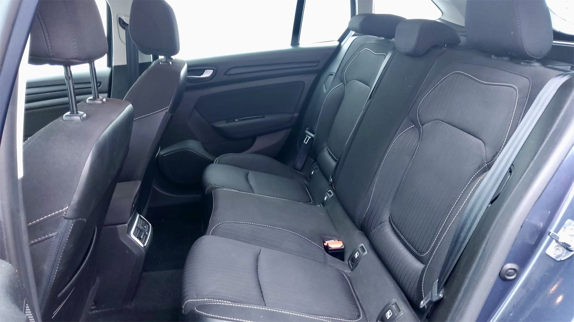 Renault Mégane Estate  Louez la Renault Mégane Estate DCI – Spacieuse, Confortable & Économique à Bordeaux ! avec Audio Bluetooth