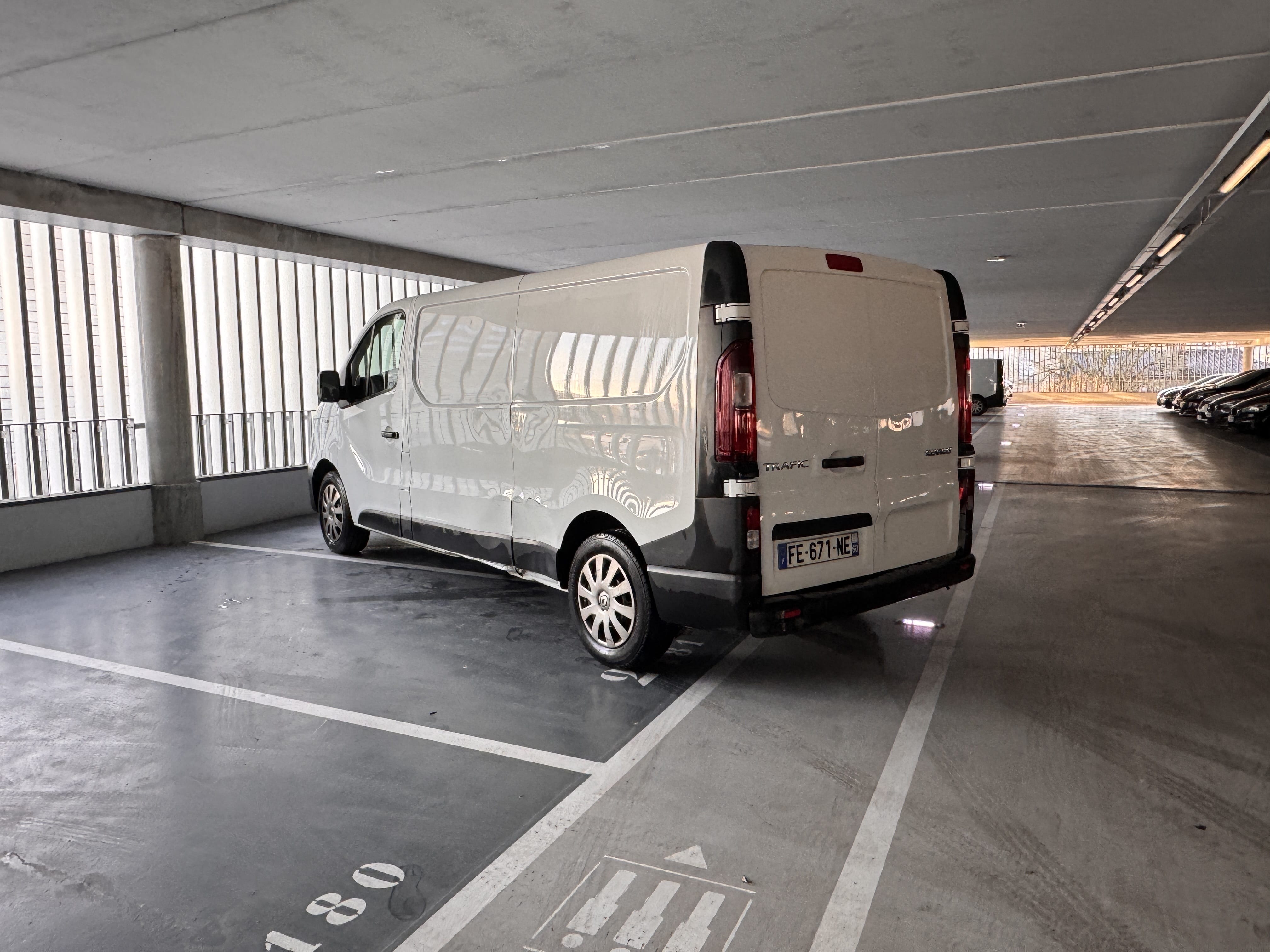 Renault Trafic  à louer en version rallongée Quartier Gare – Idéal pour déménagements & transports ! avec Climatisation