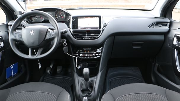 Peugeot 208 Bld Austrasie proche tram avec GPS