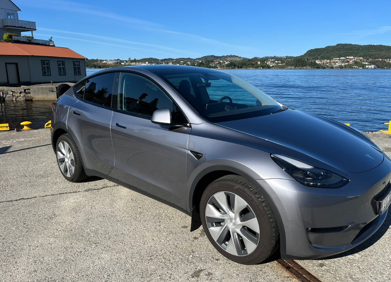 Tesla Model Y Long Range Long range med GPS