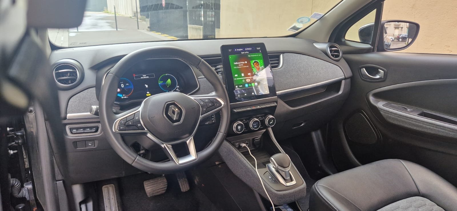 Renault ZOE TOUTE OPTION 52 kWh – 100 % électrique, stationnement gratuit avec Régulateur de vitesse