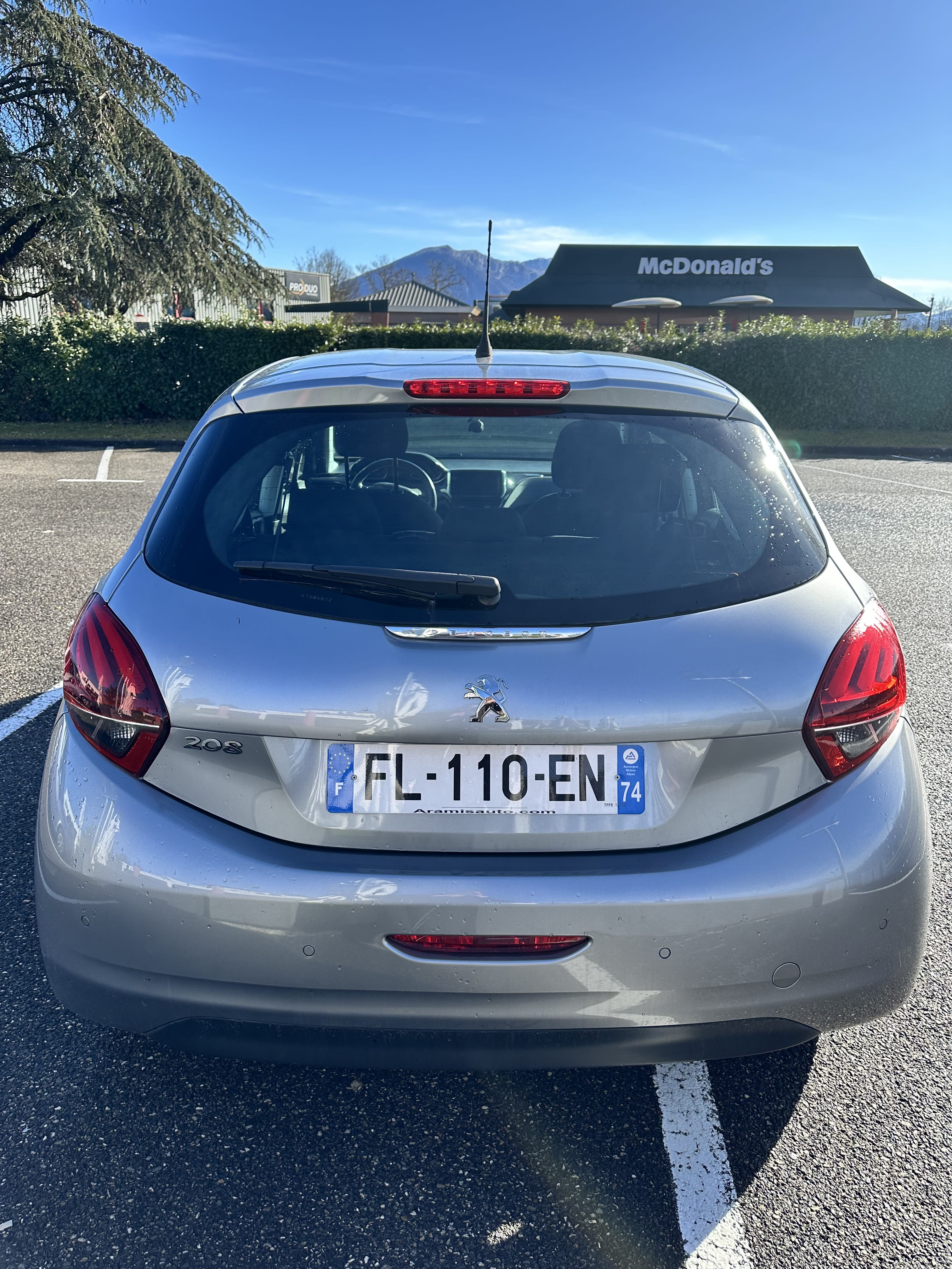 Peugeot 208 avec GPS
