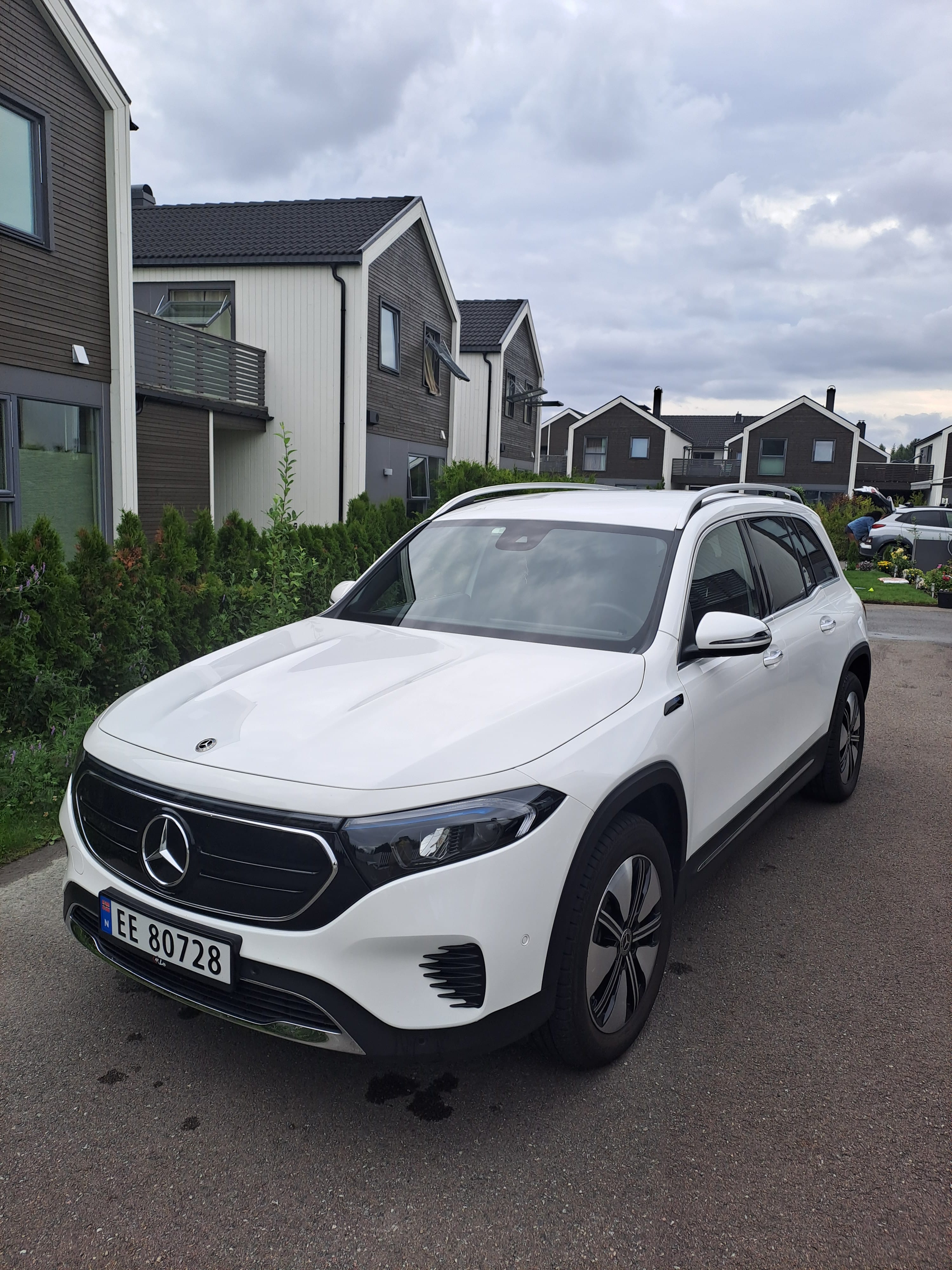 Mercedes-Benz EQB 300 4MATIC med Aircondition