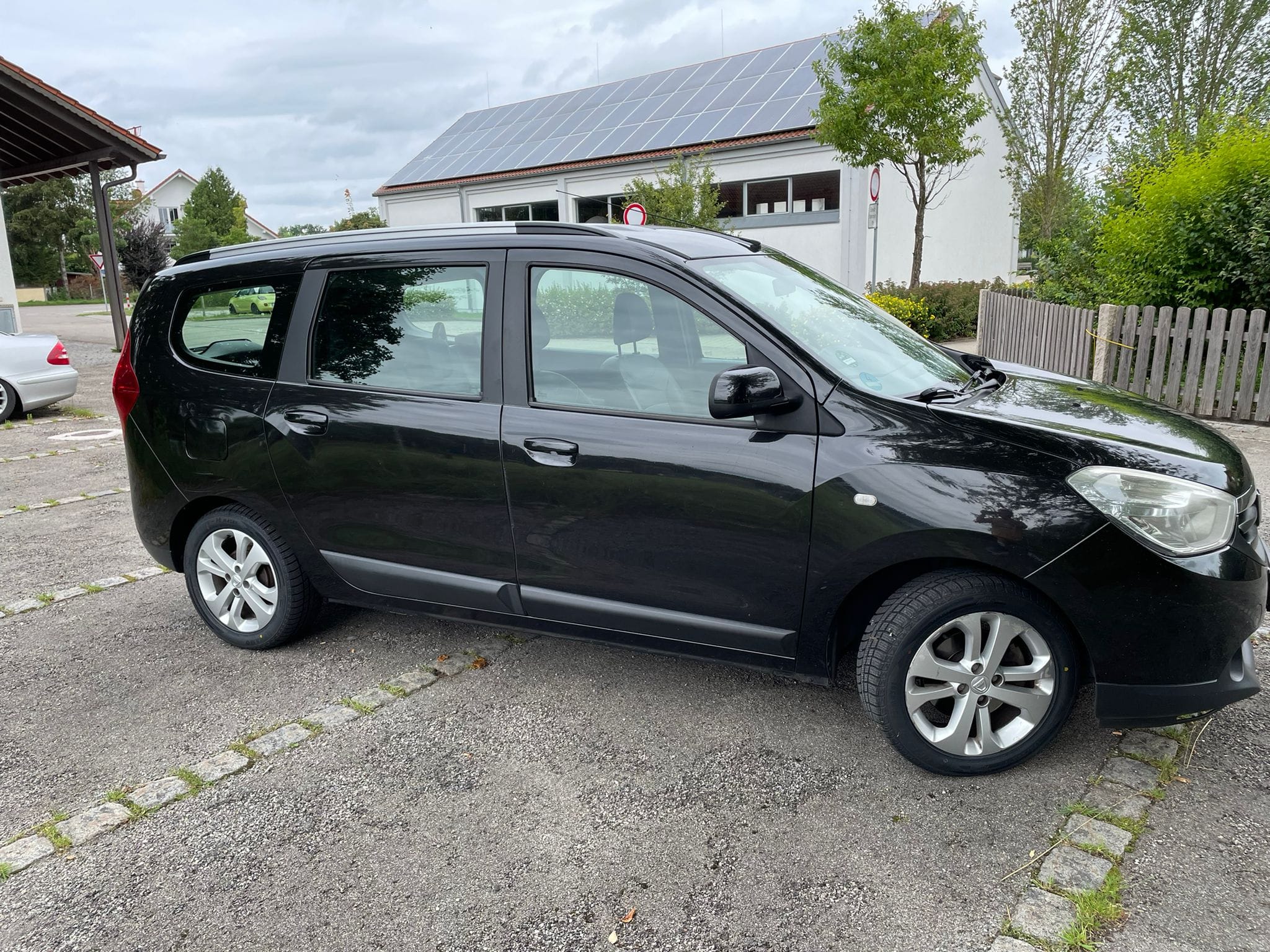 Dacia Lodgy with Air conditioning