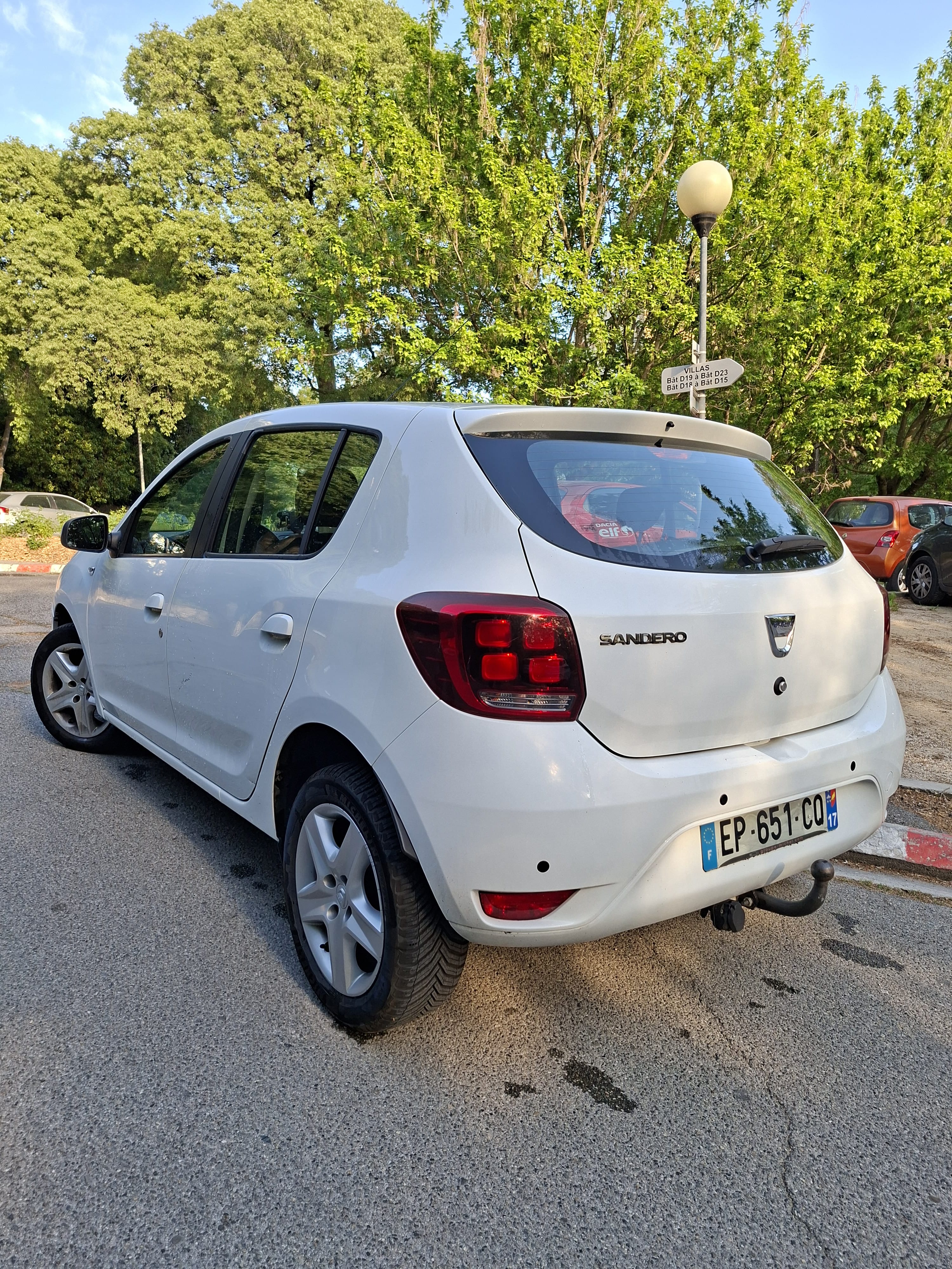Dacia Sandero mit Navigationsgerät