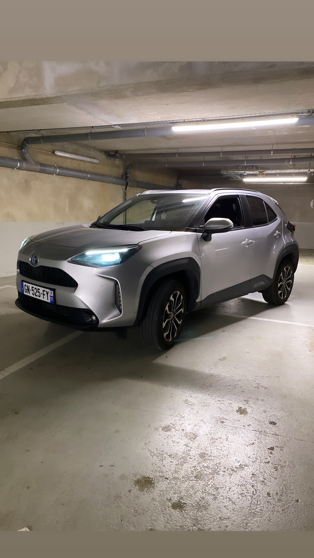 Toyota Yaris Cross, 2023, Essence 98 / Électrique (hybride), automatique
