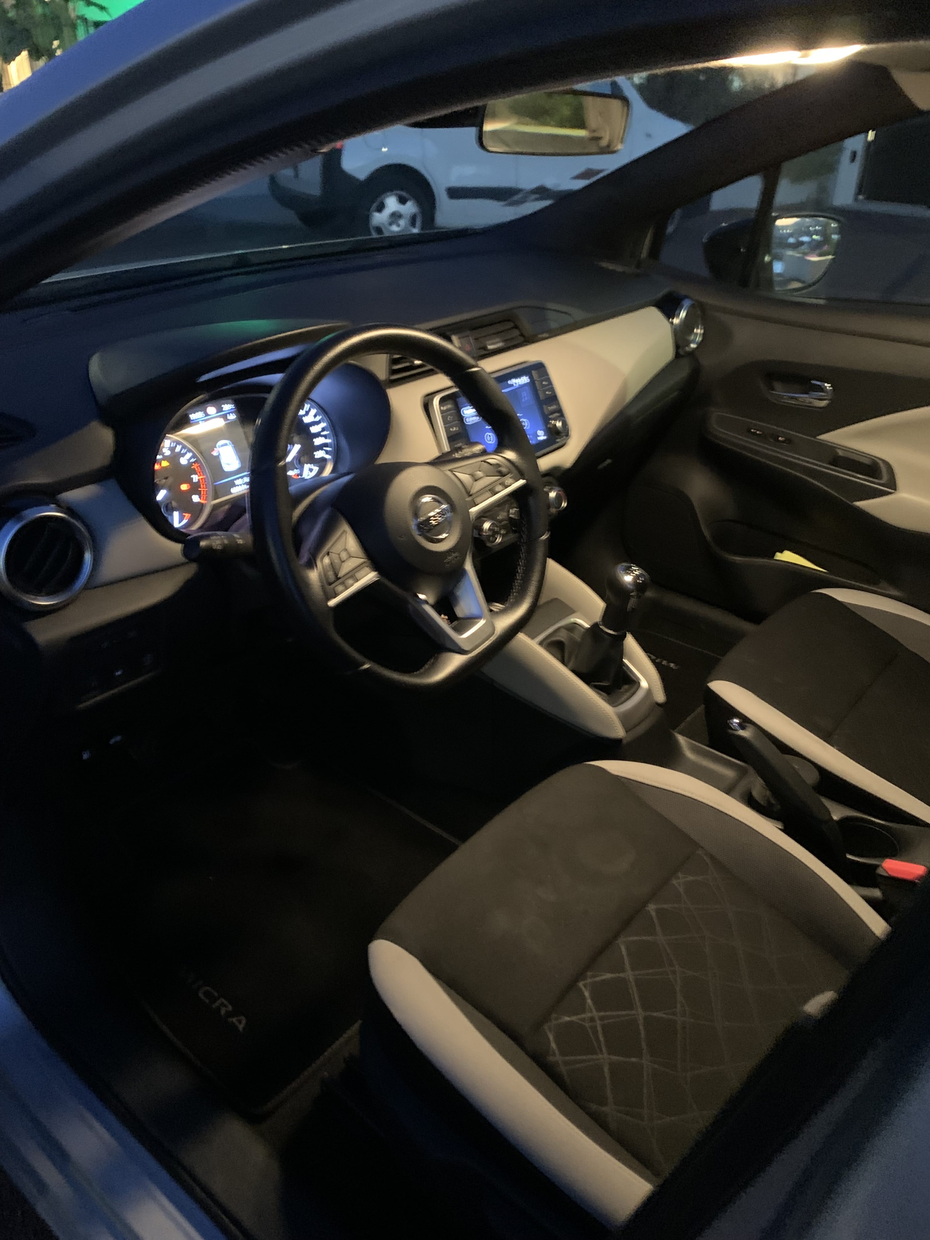 Nissan Micra Commerciale avec Audio Bluetooth