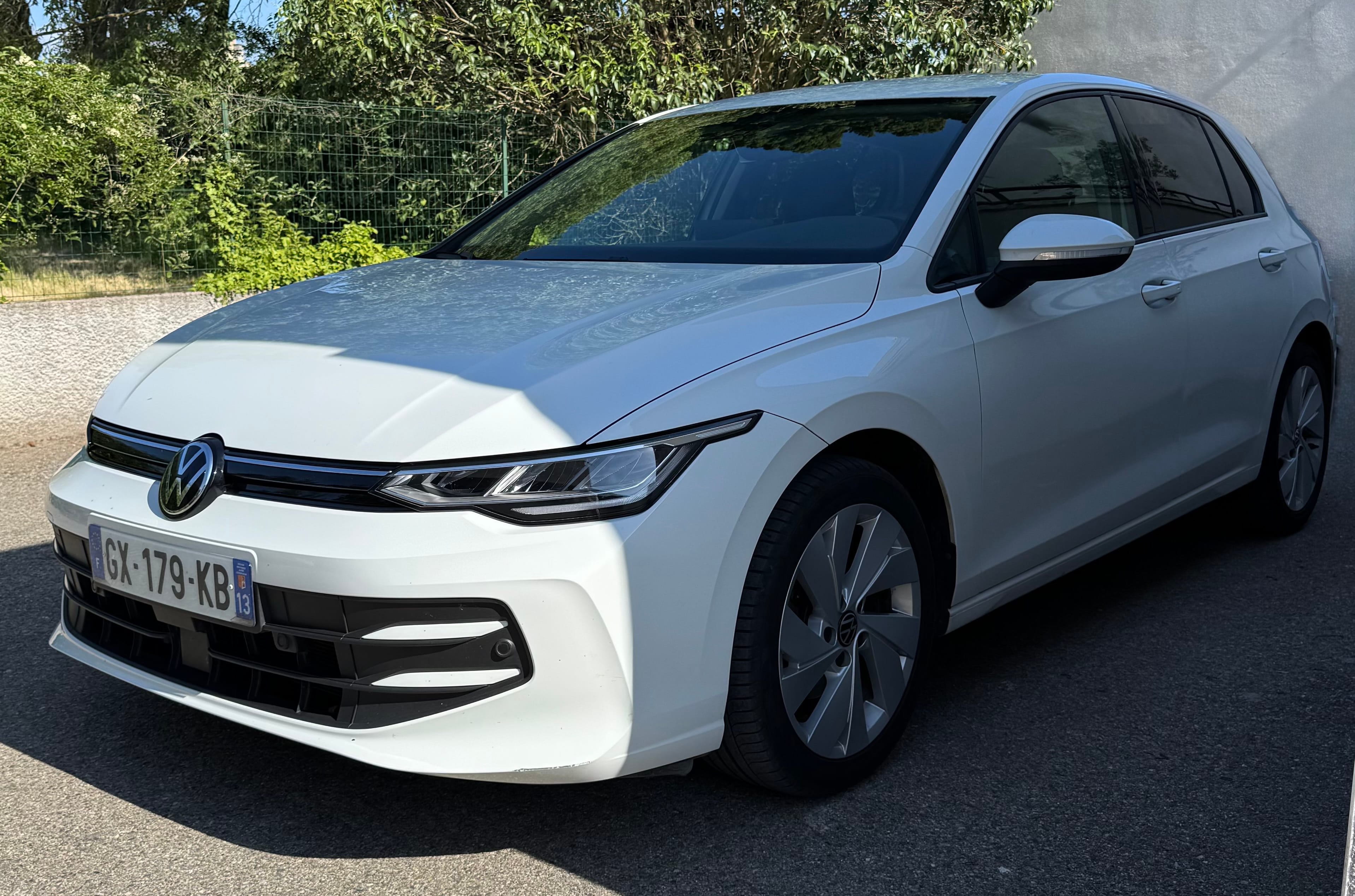 Volkswagen Golf, 2024, Essence 95 / Électrique (hybride), automatique